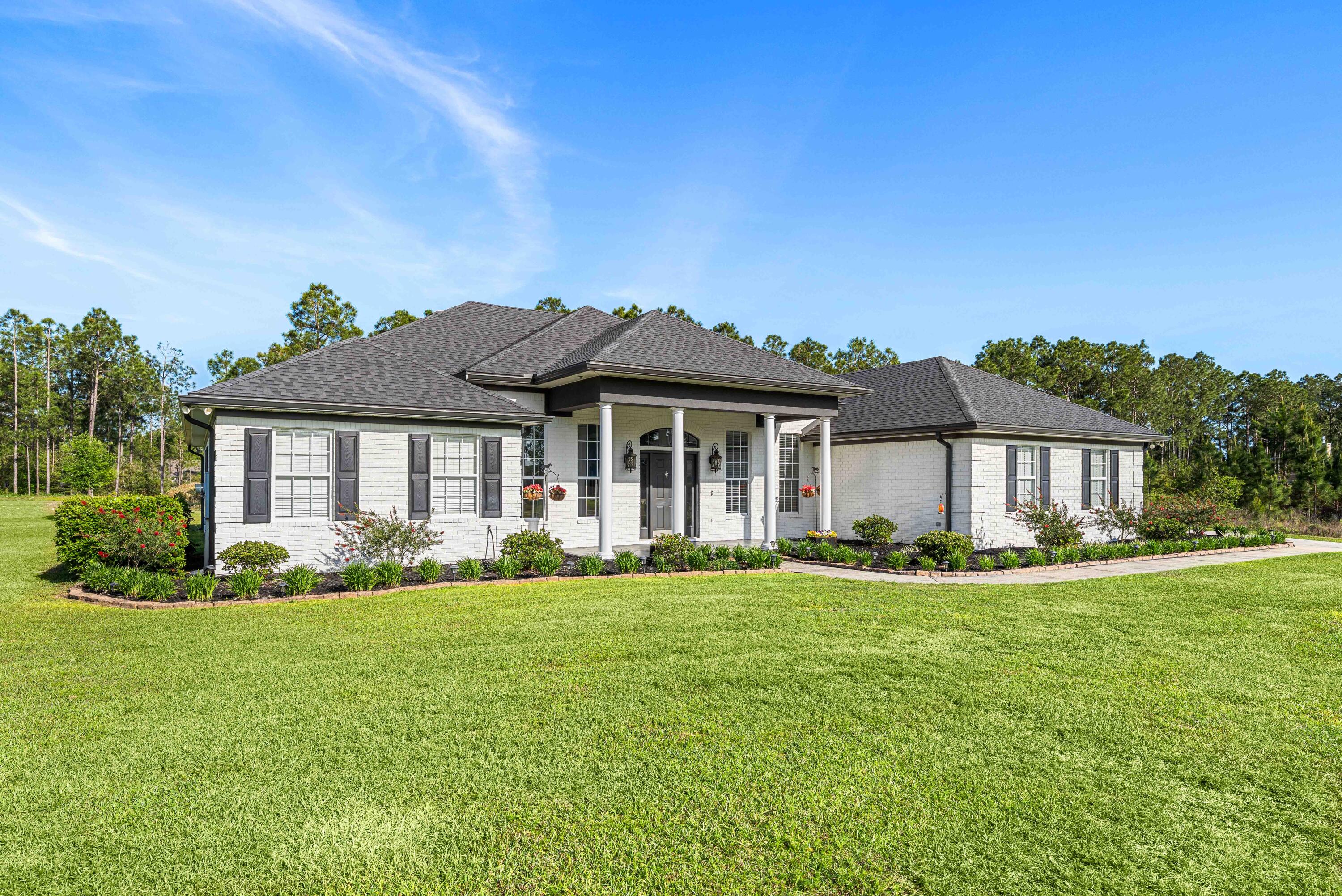 492 E Club House Drive