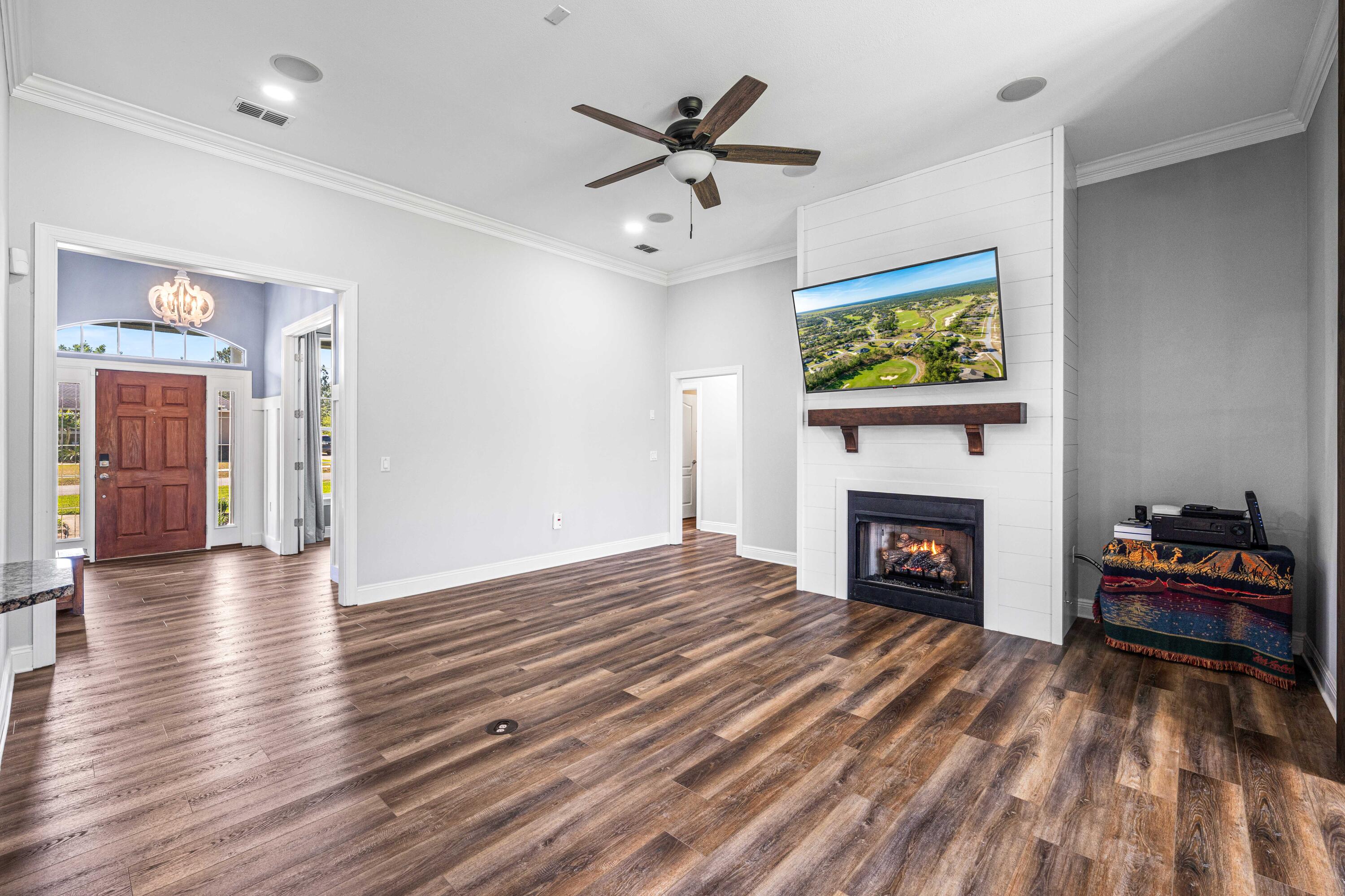 492 E Club House Drive