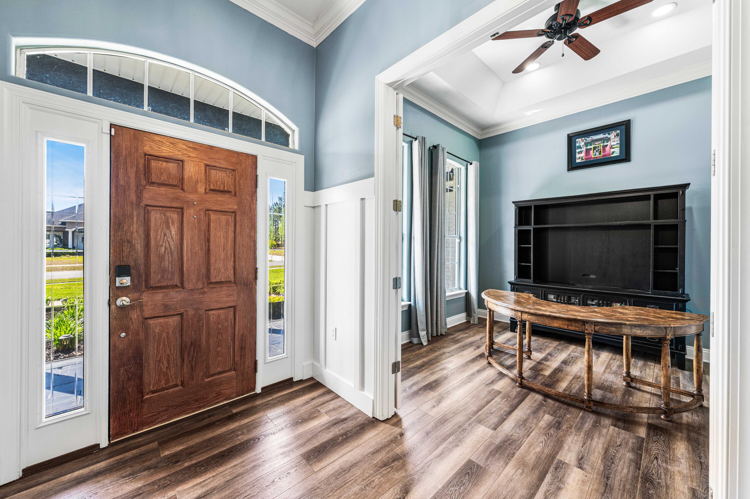 492 E Club House Drive
