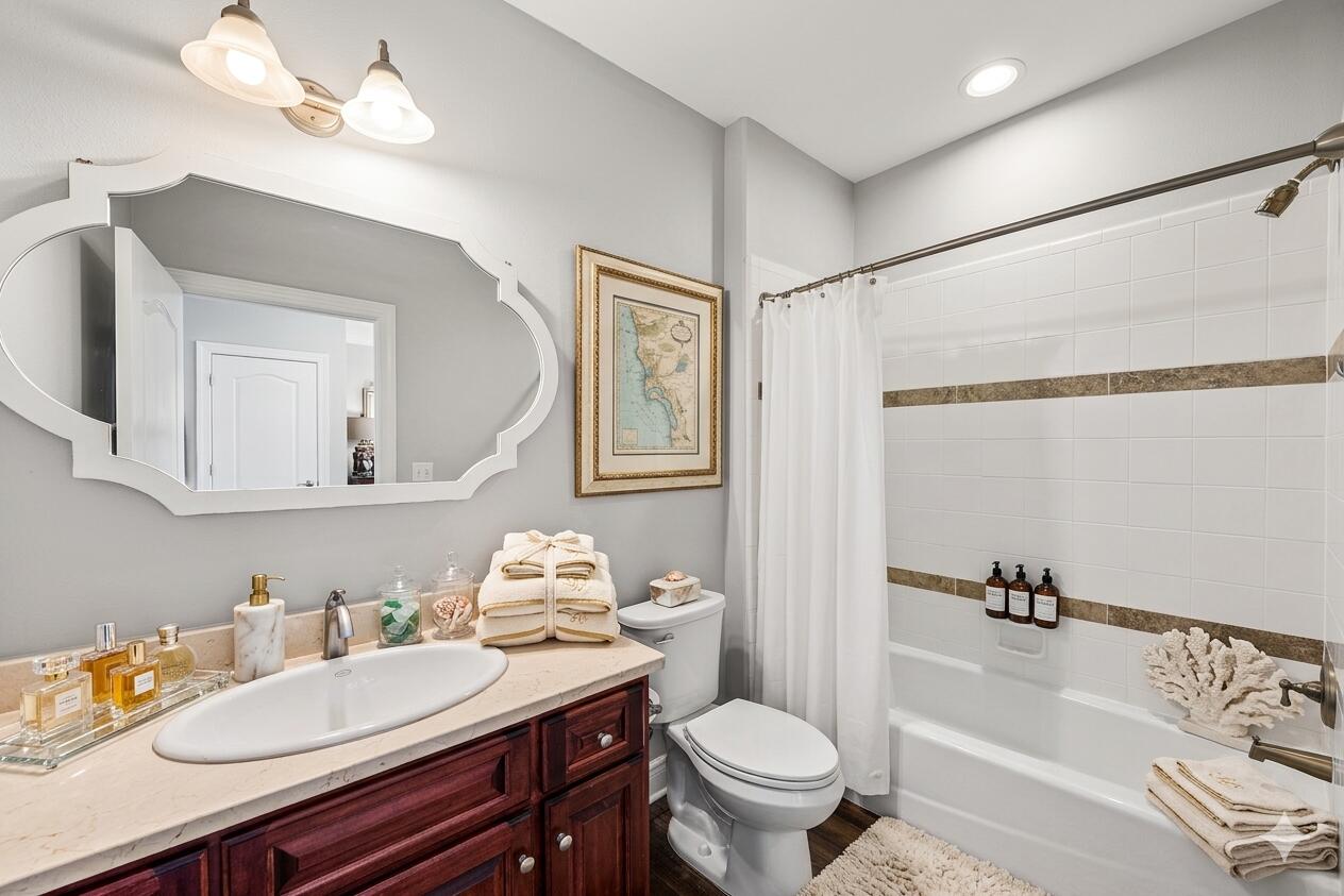 492 E Club House Drive