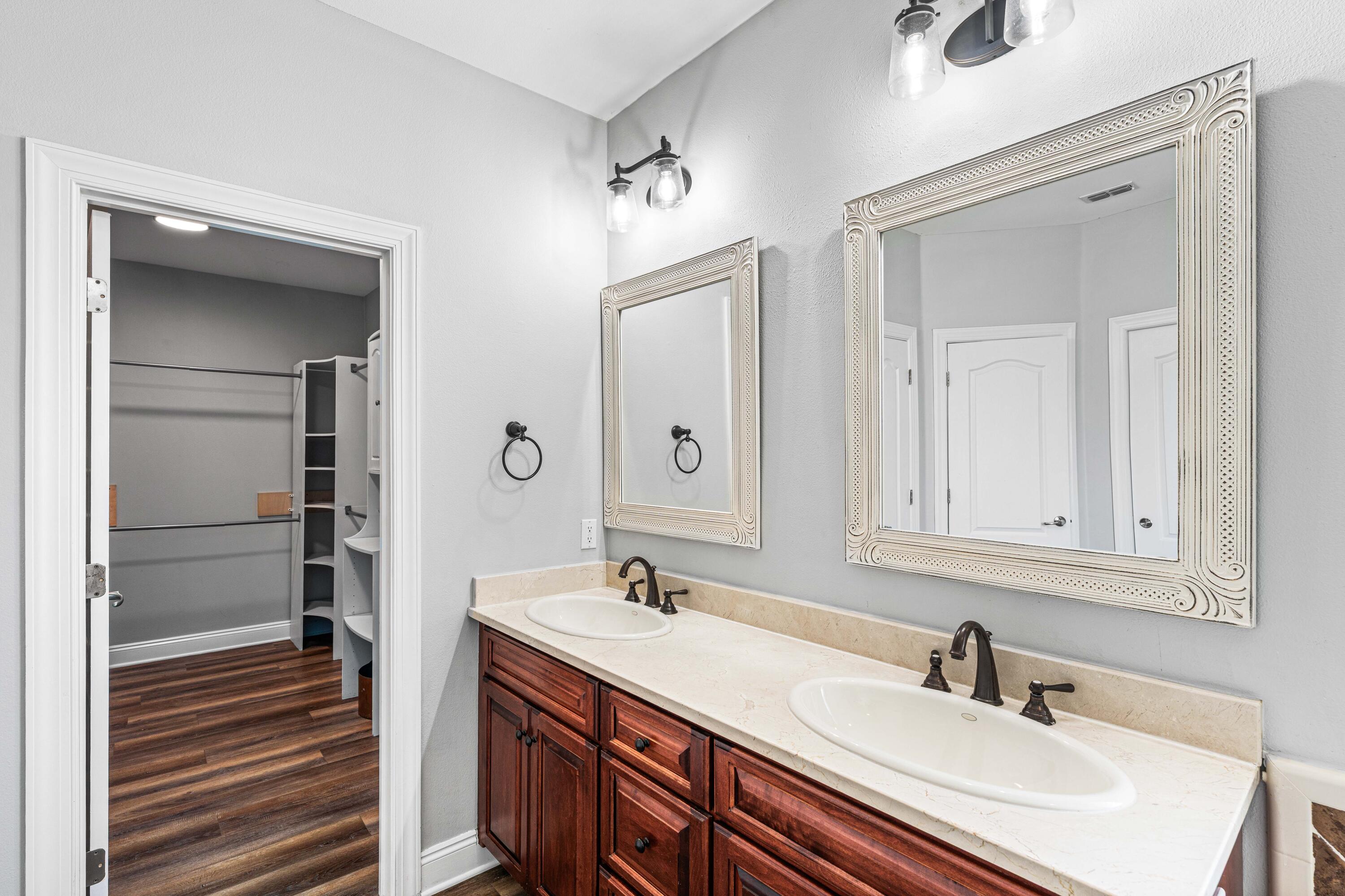 492 E Club House Drive