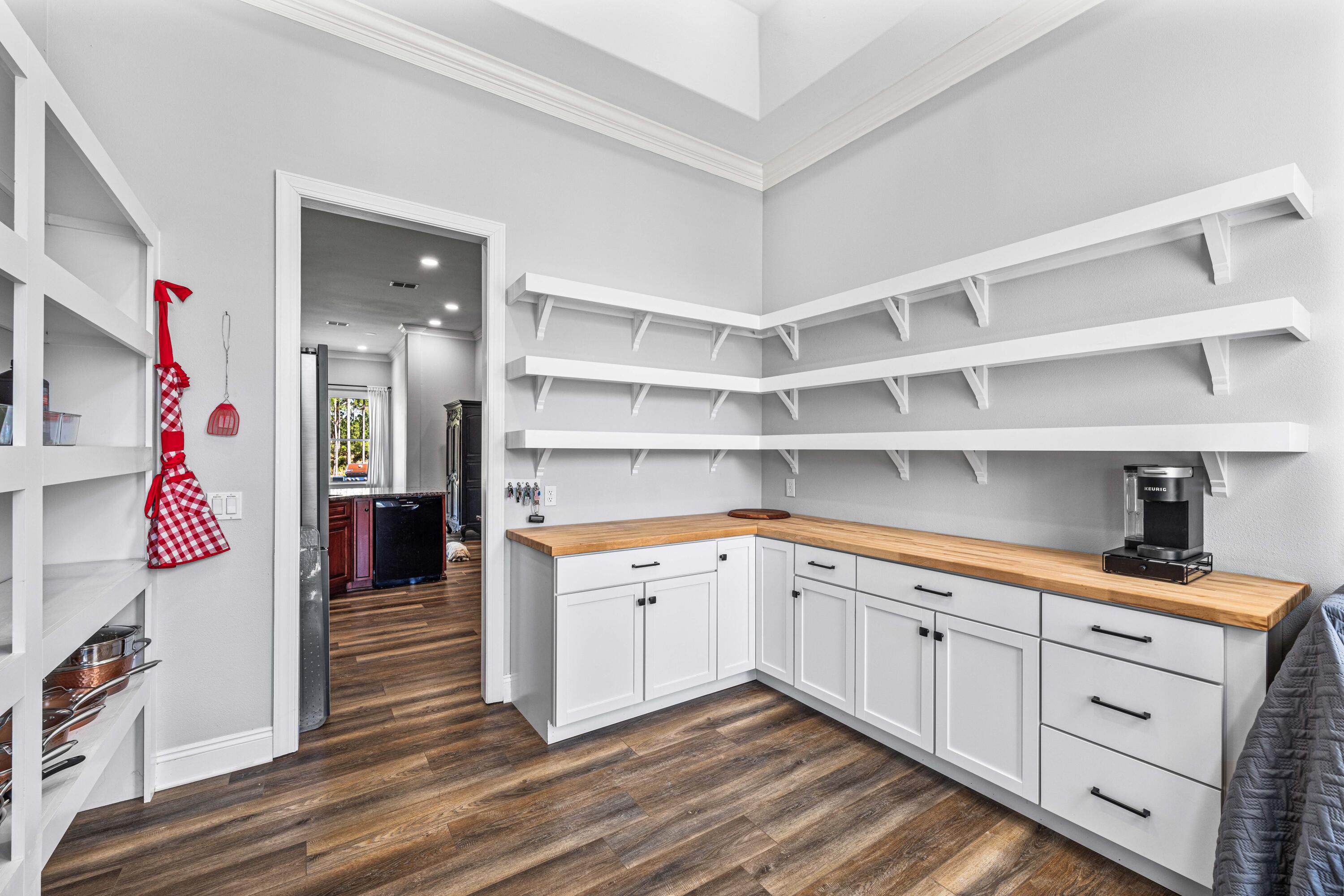 492 E Club House Drive
