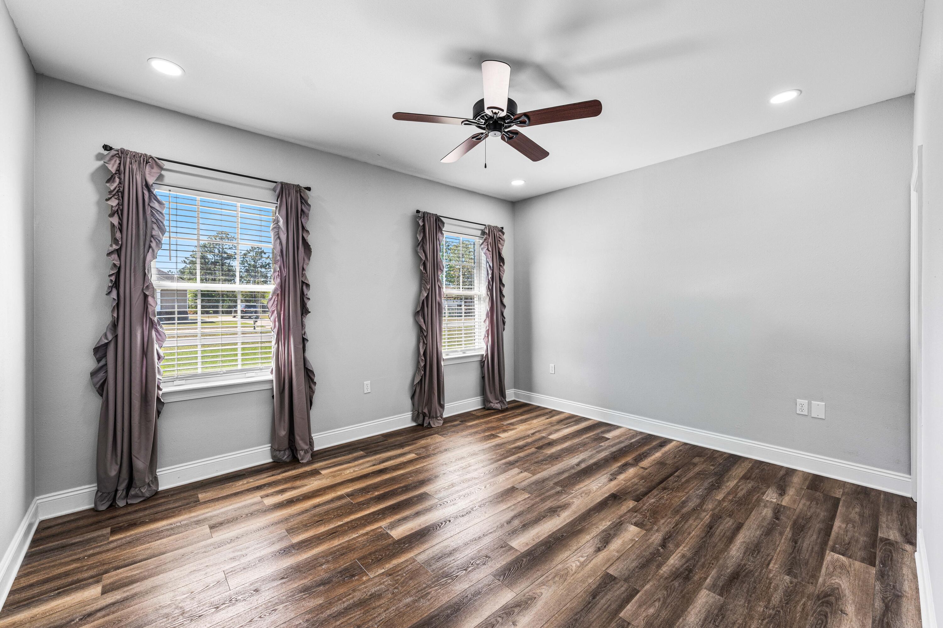 492 E Club House Drive