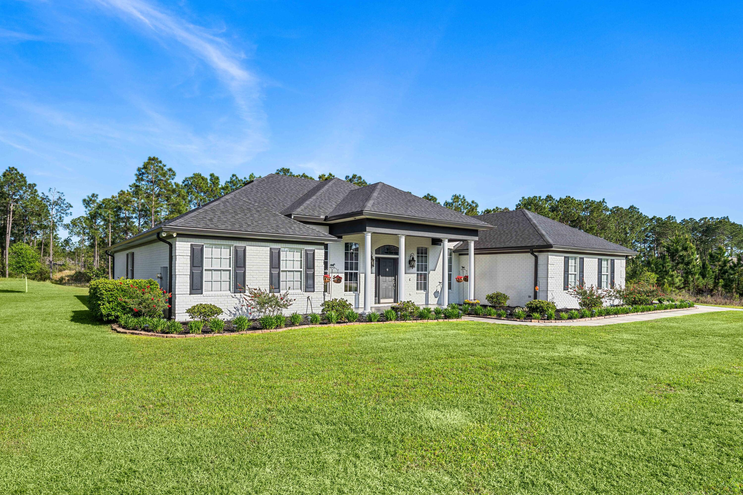 492 E Club House Drive