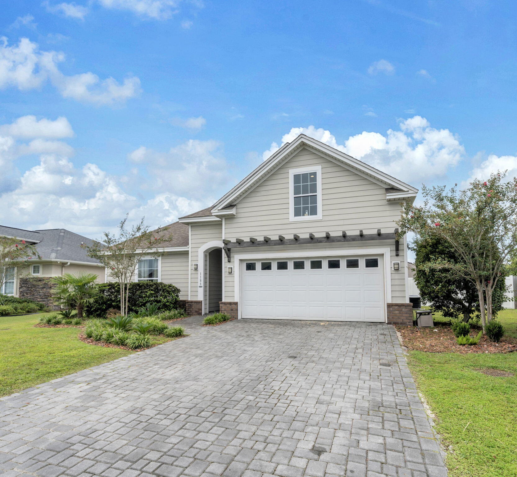 1186 Eisenhower Circle