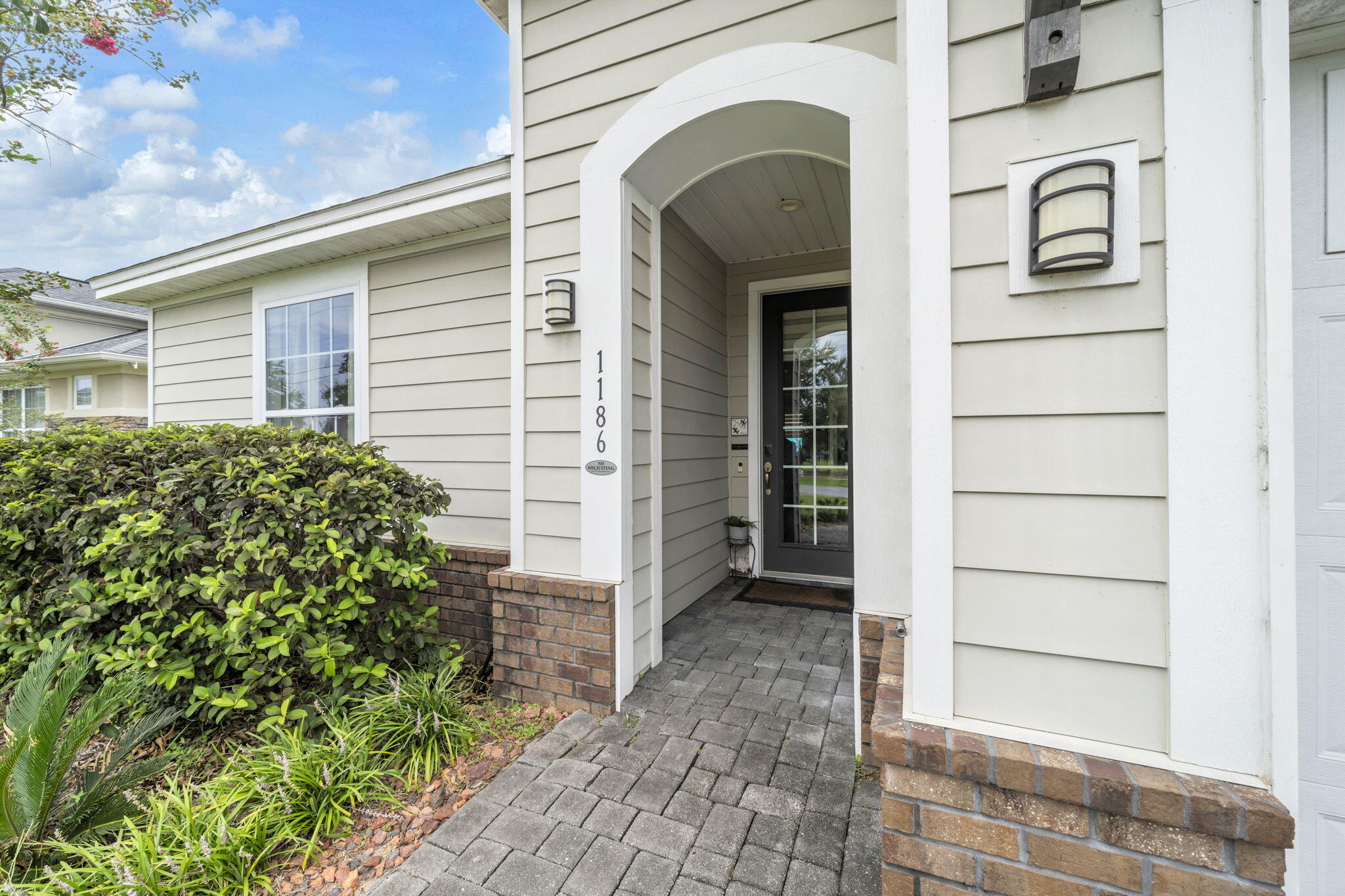 1186 Eisenhower Circle