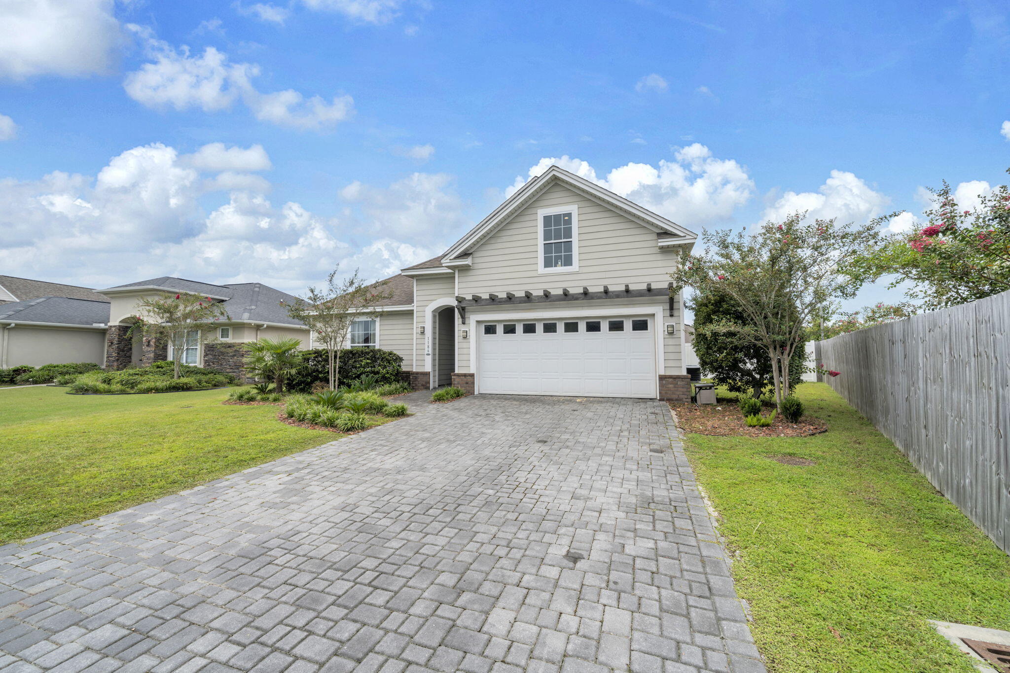 1186 Eisenhower Circle