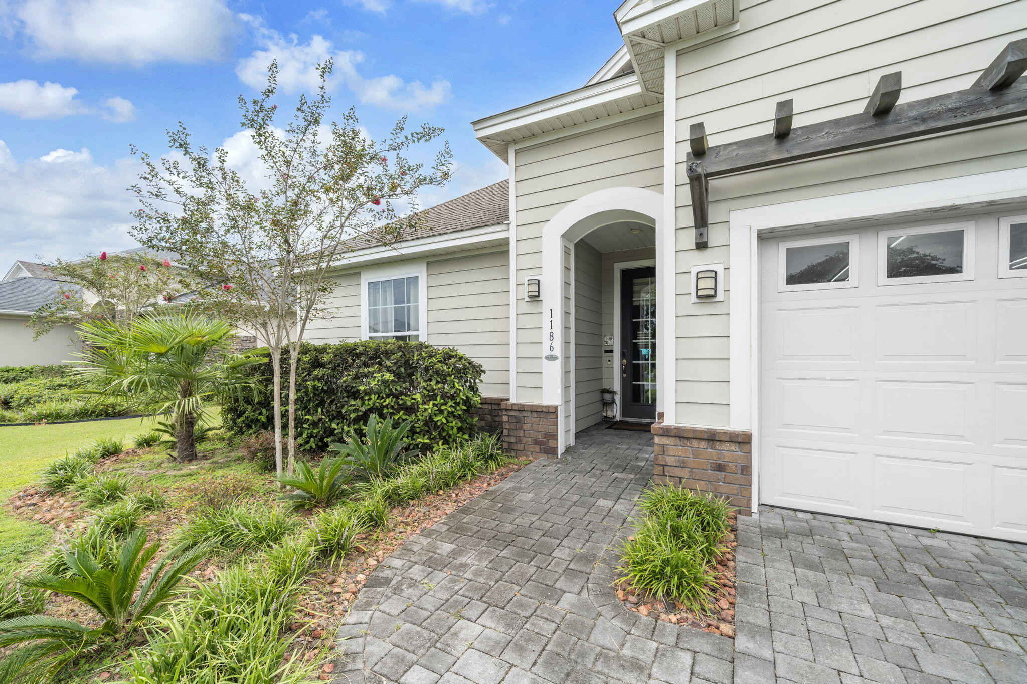 1186 Eisenhower Circle