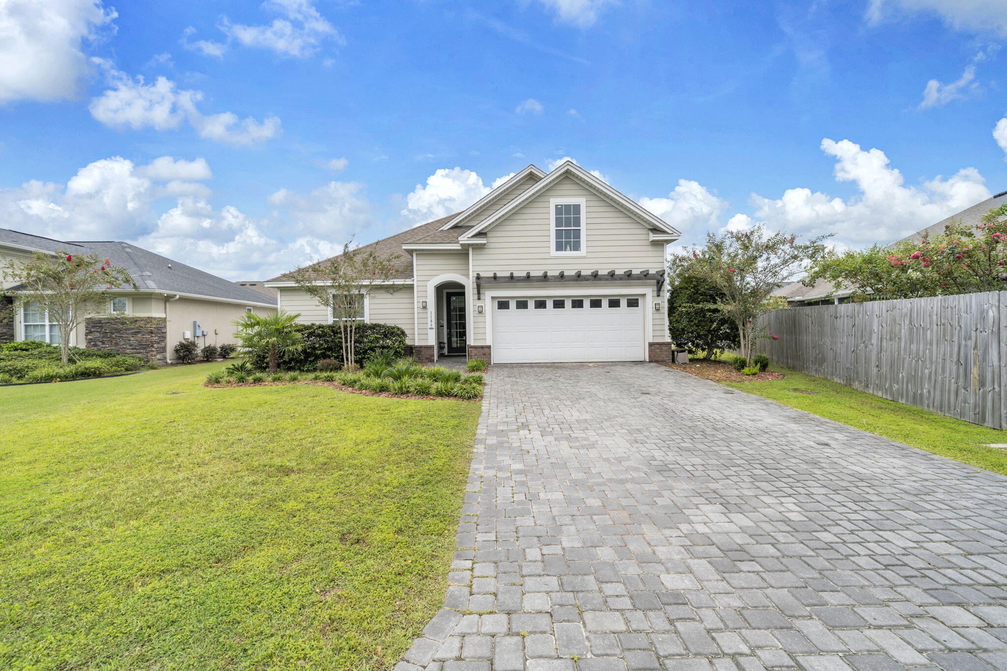 1186 Eisenhower Circle