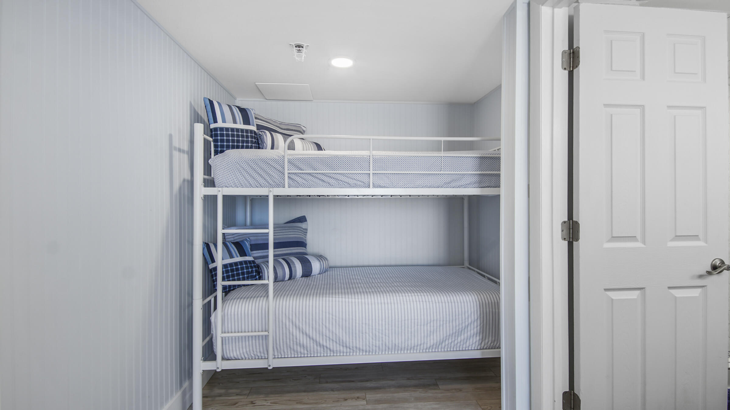 10509 Front Beach Road, 100