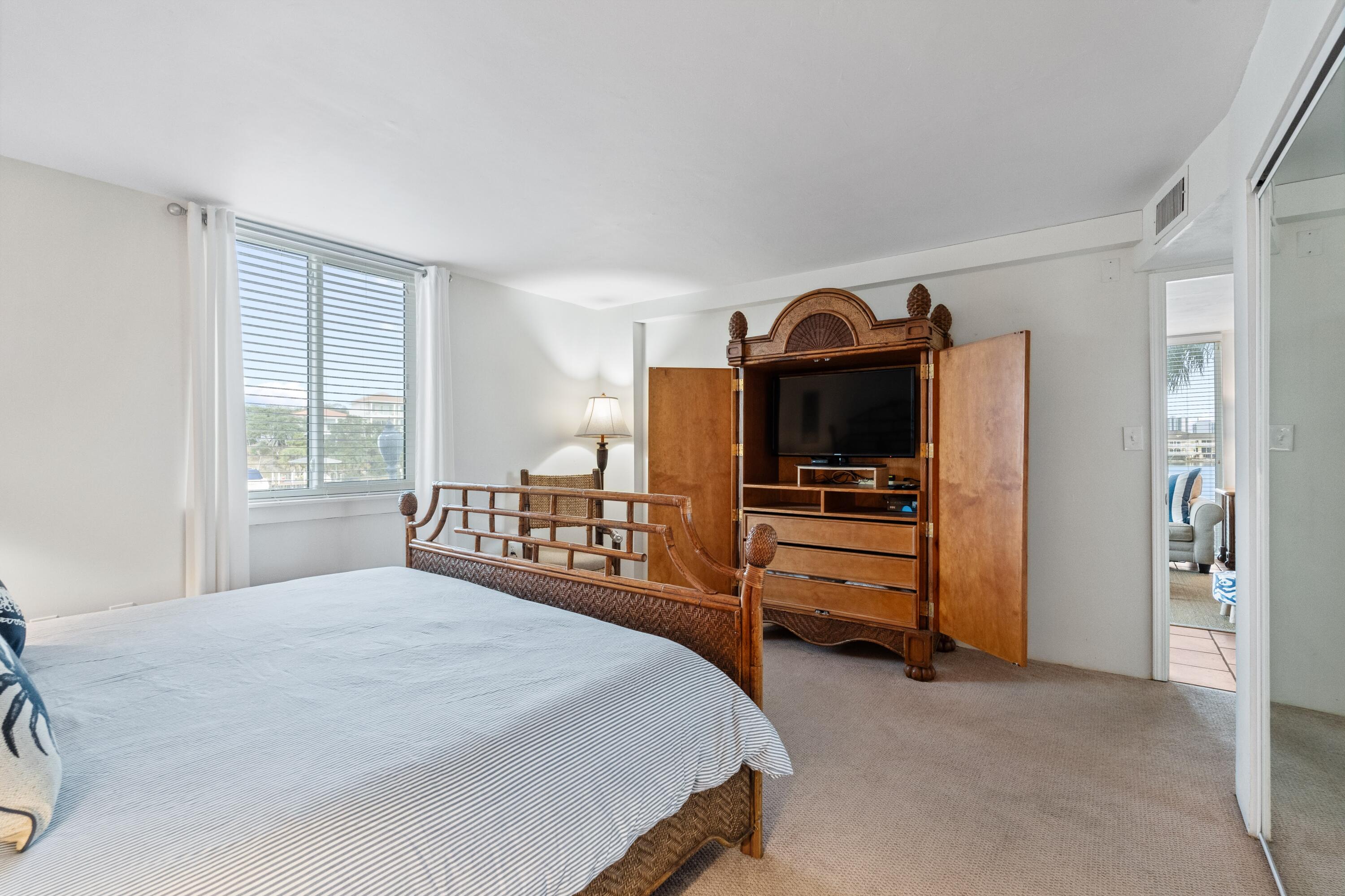 30 Moreno Point Road, UNIT 201C