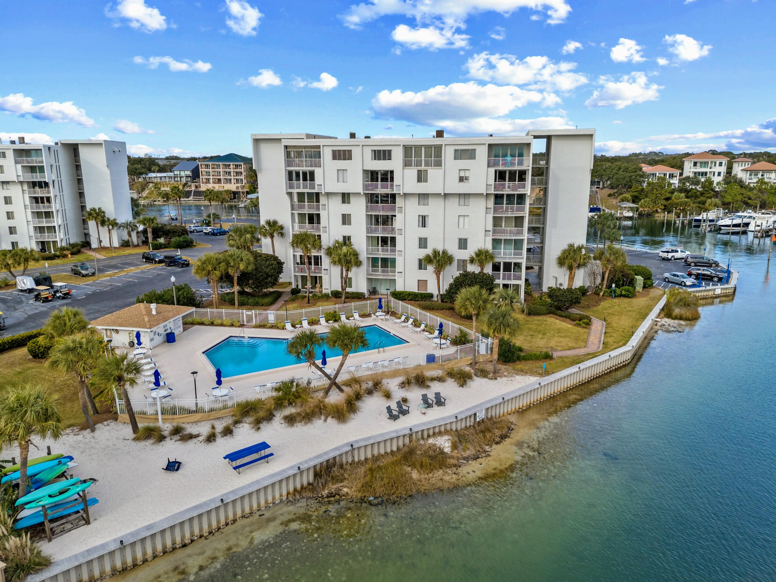30 Moreno Point Road, UNIT 201C