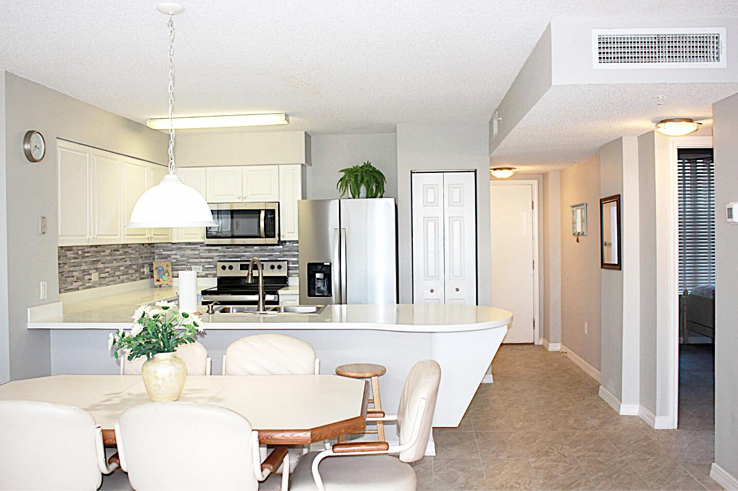 520 Santa Rosa Boulevard, 114
