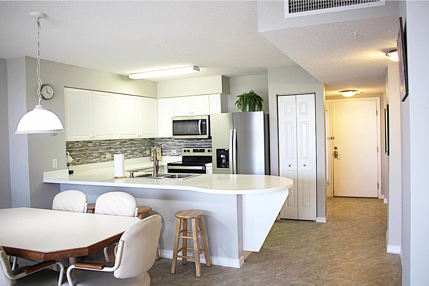520 Santa Rosa Boulevard, 114