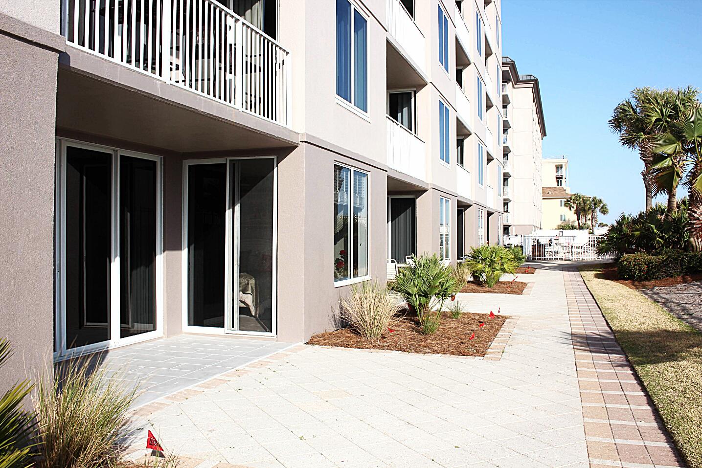 520 Santa Rosa Boulevard, 114