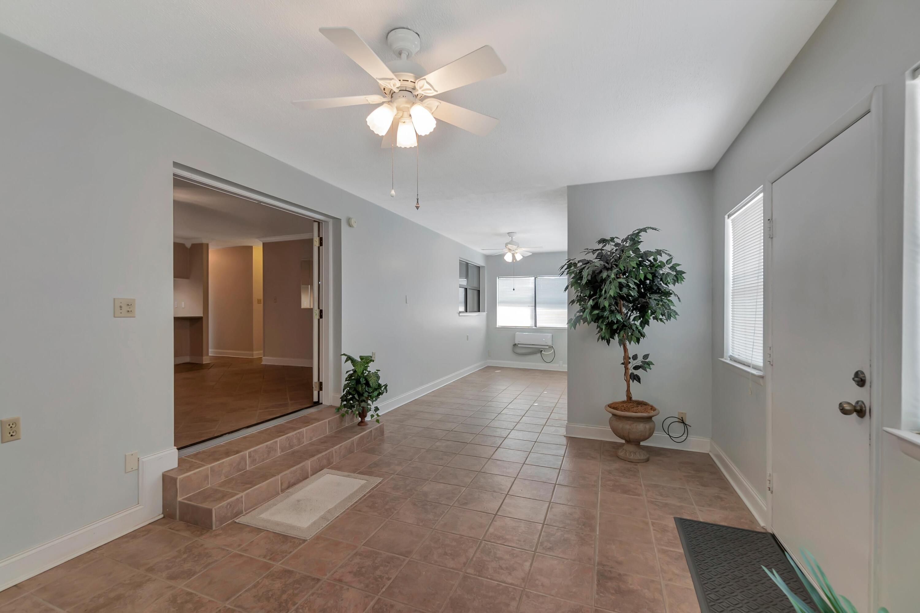 8 W Casa Loma Drive
