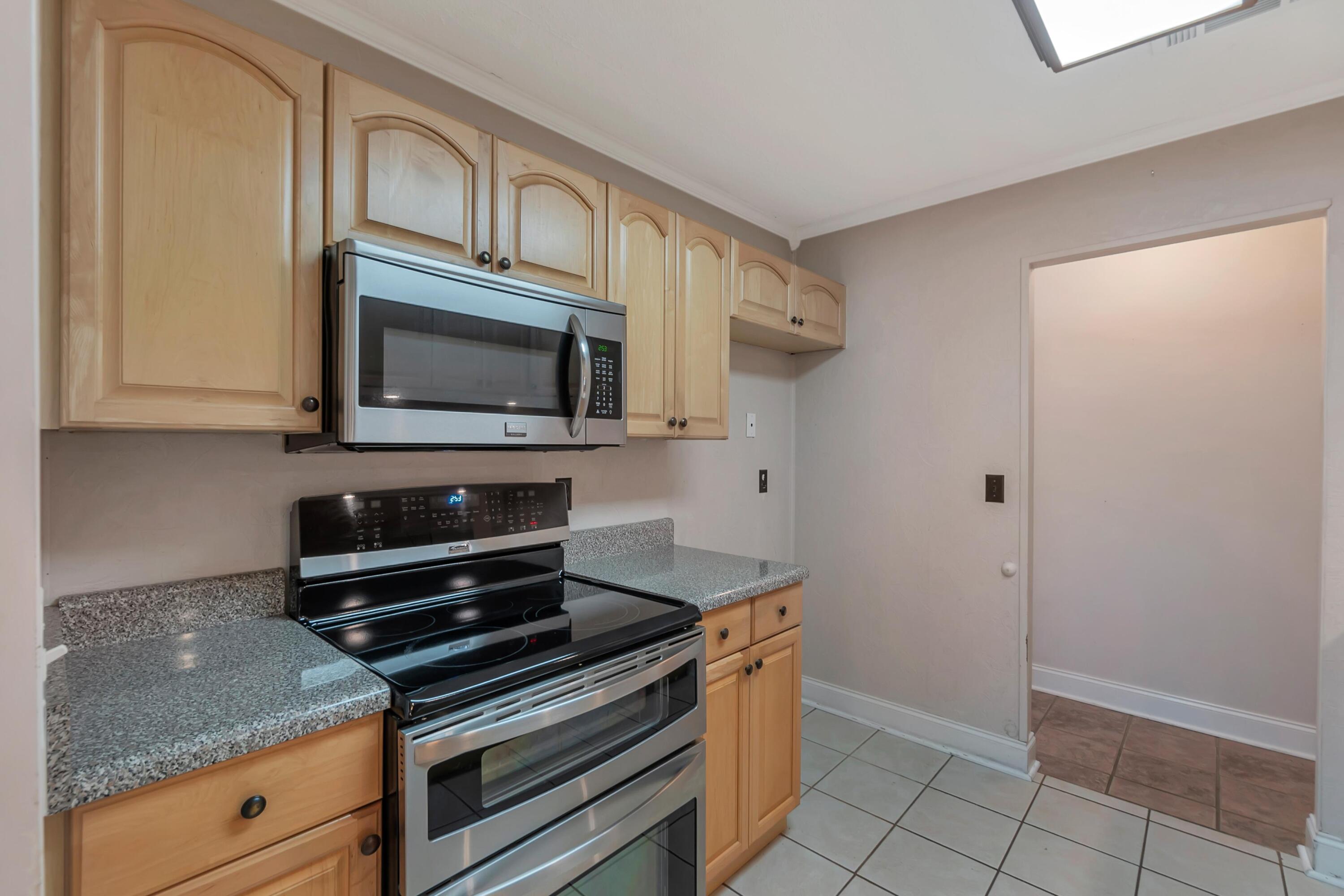 8 W Casa Loma Drive