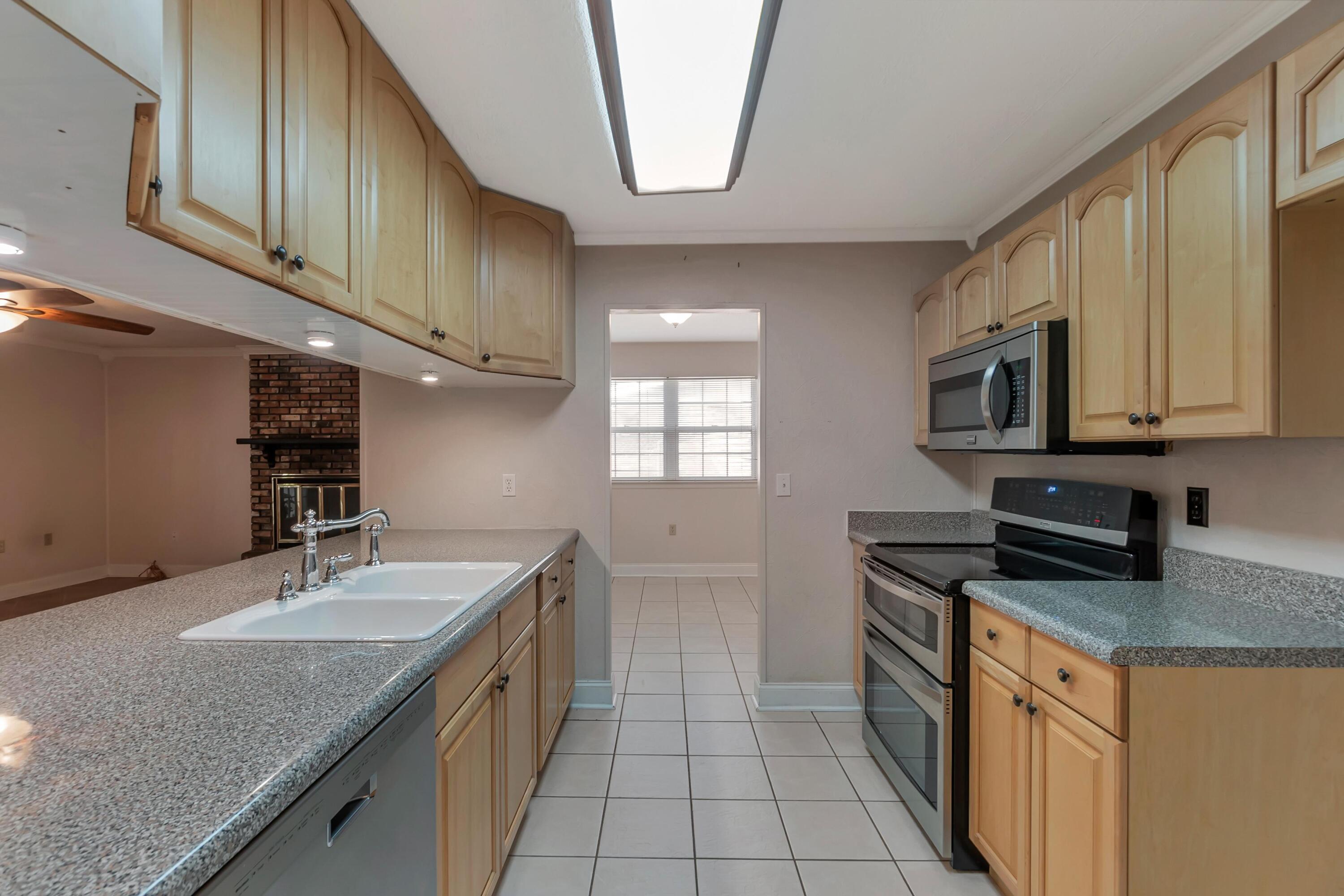 8 W Casa Loma Drive