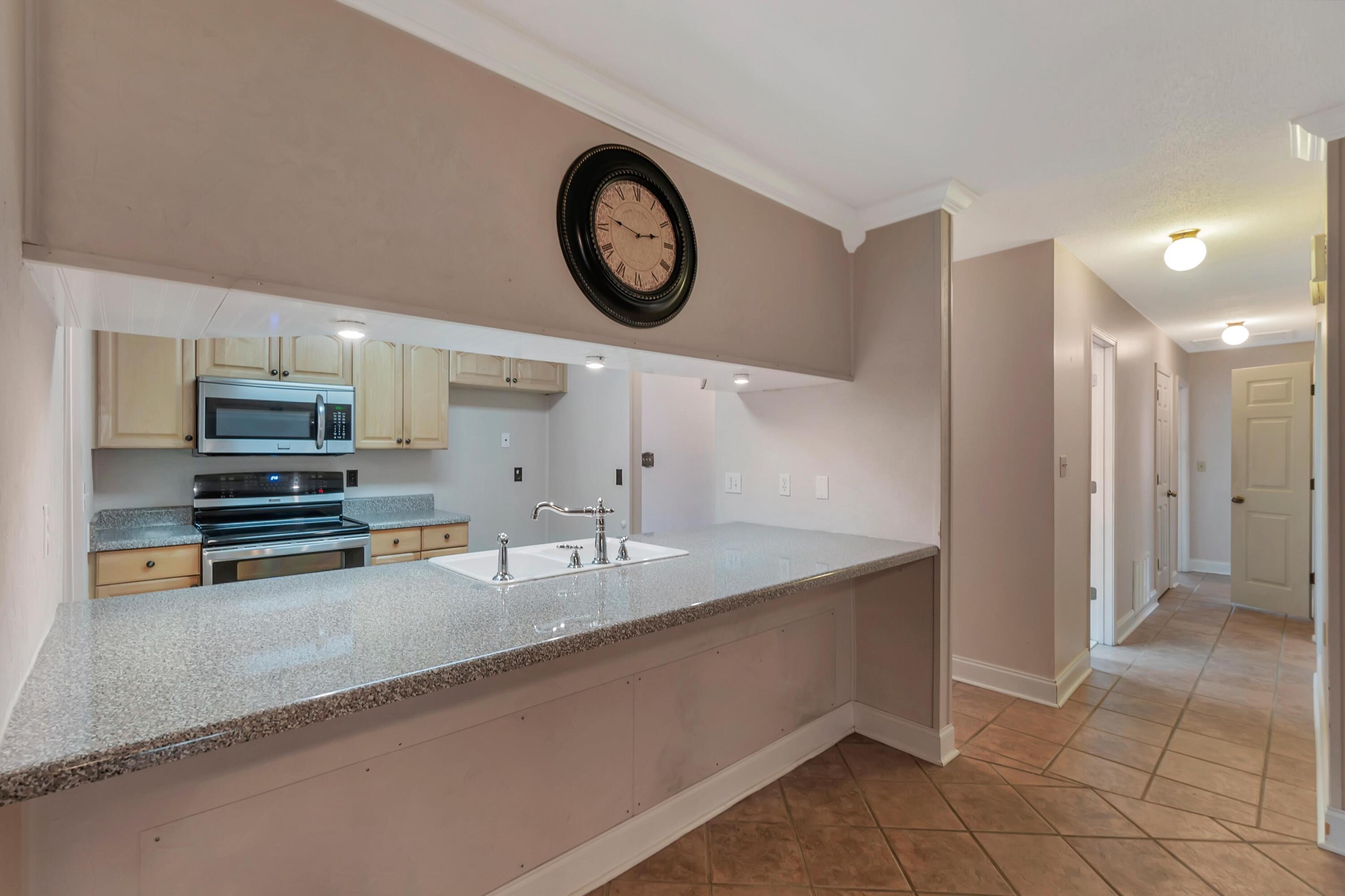 8 W Casa Loma Drive
