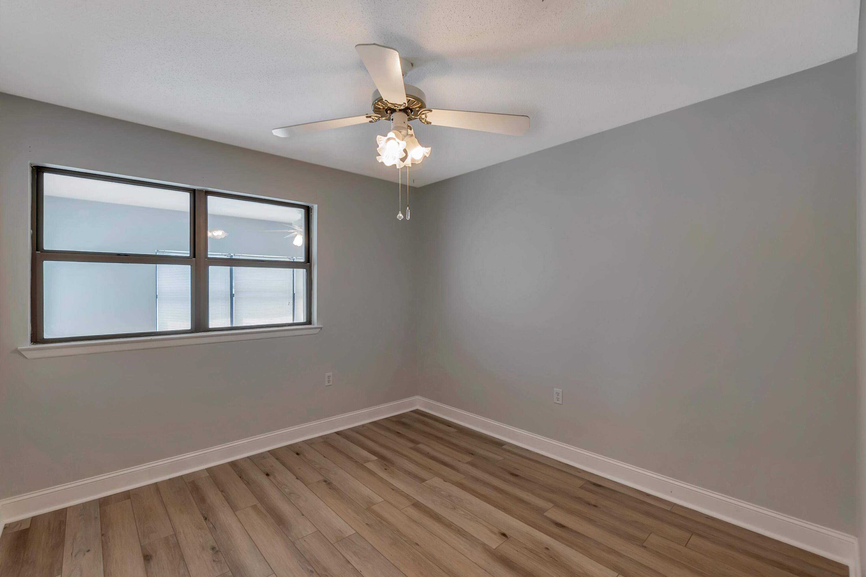8 W Casa Loma Drive