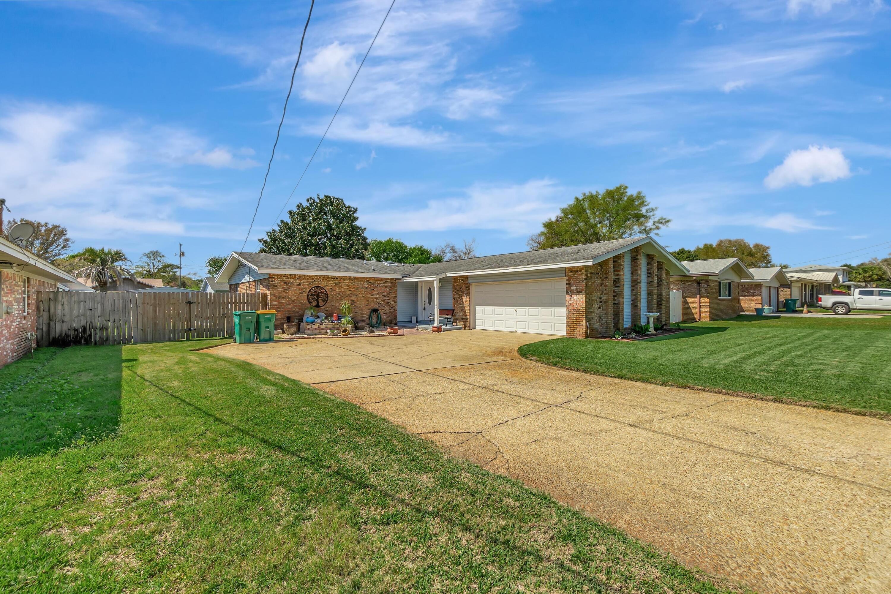8 W Casa Loma Drive