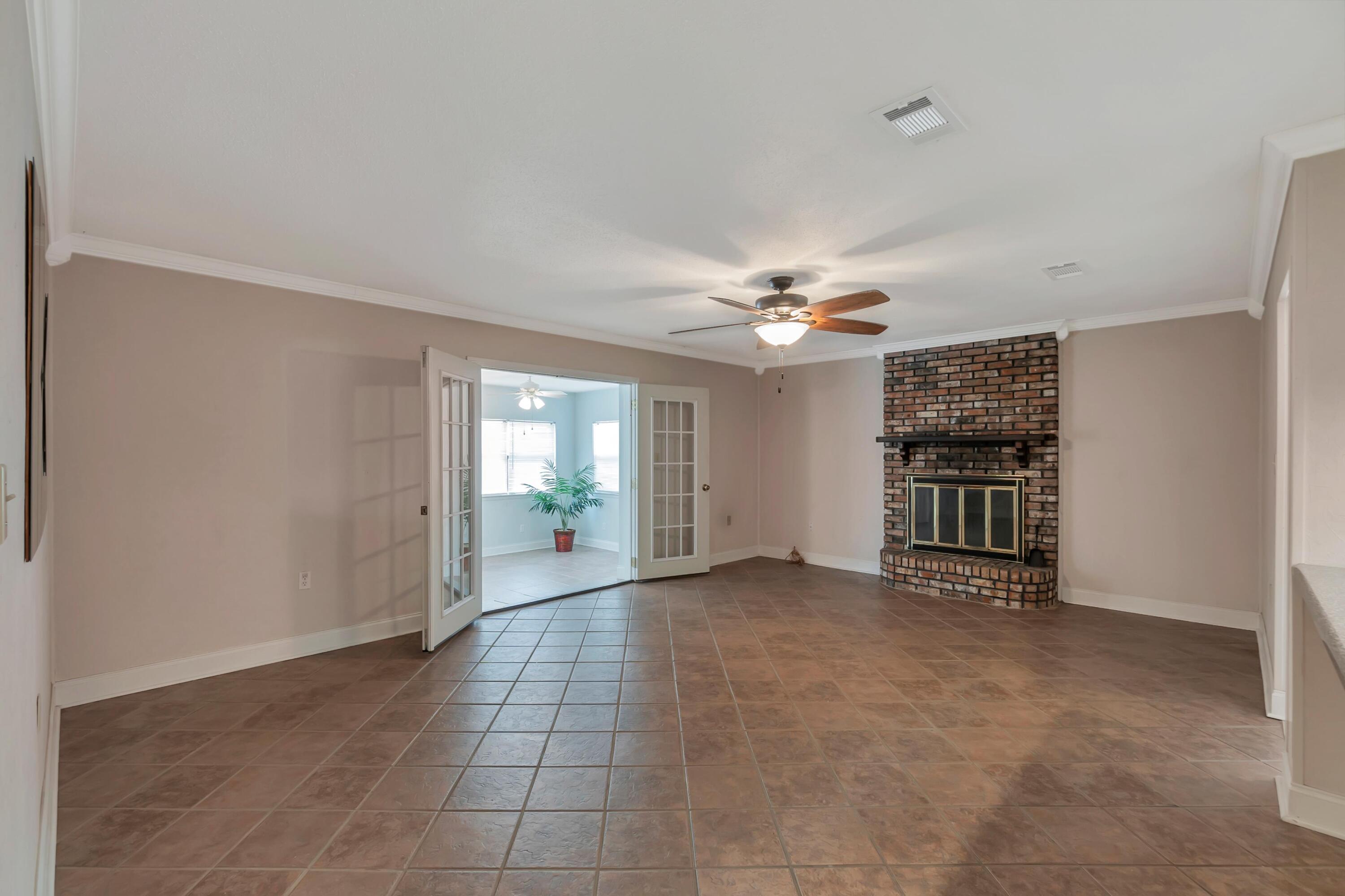 8 W Casa Loma Drive