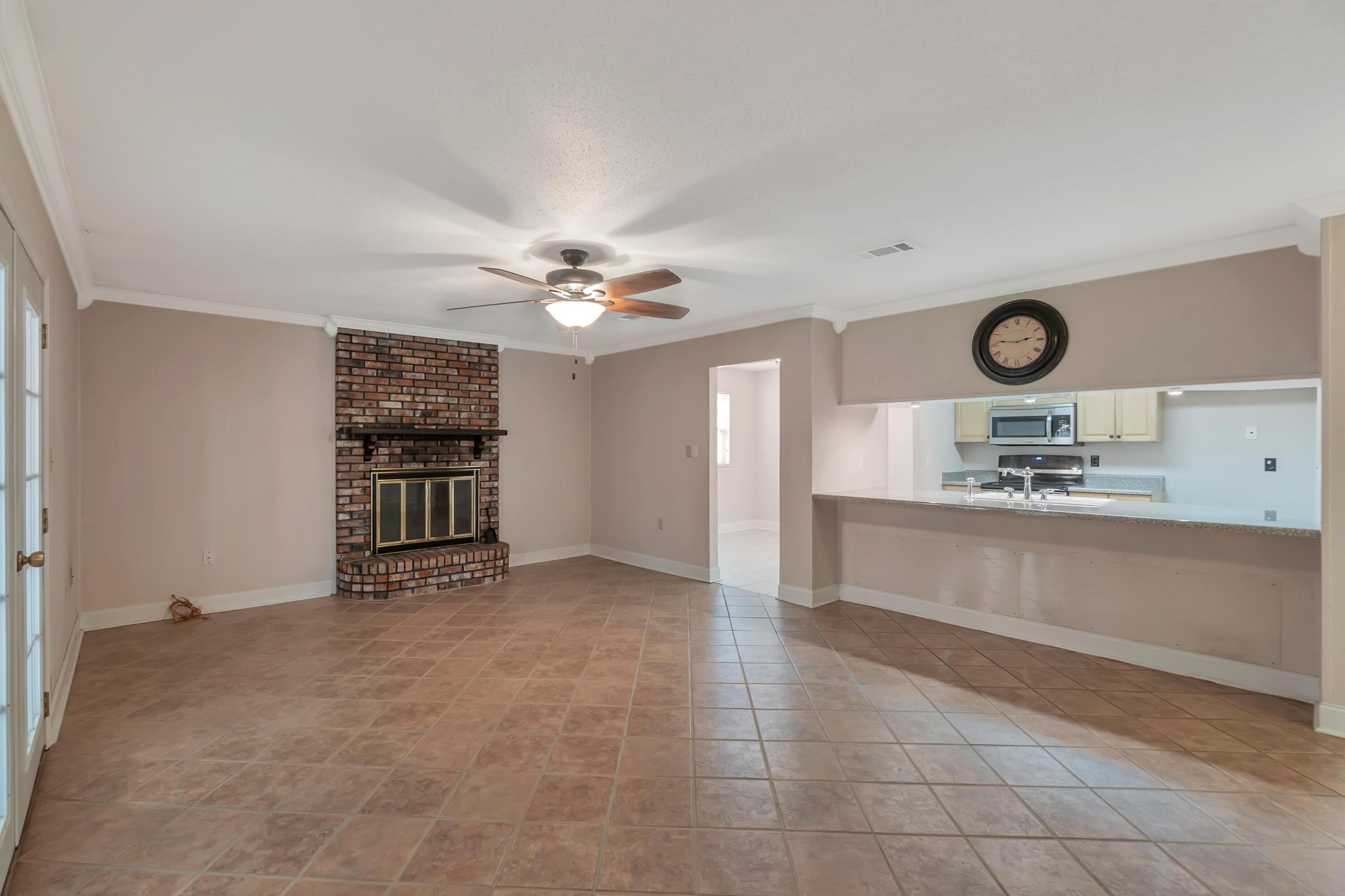 8 W Casa Loma Drive