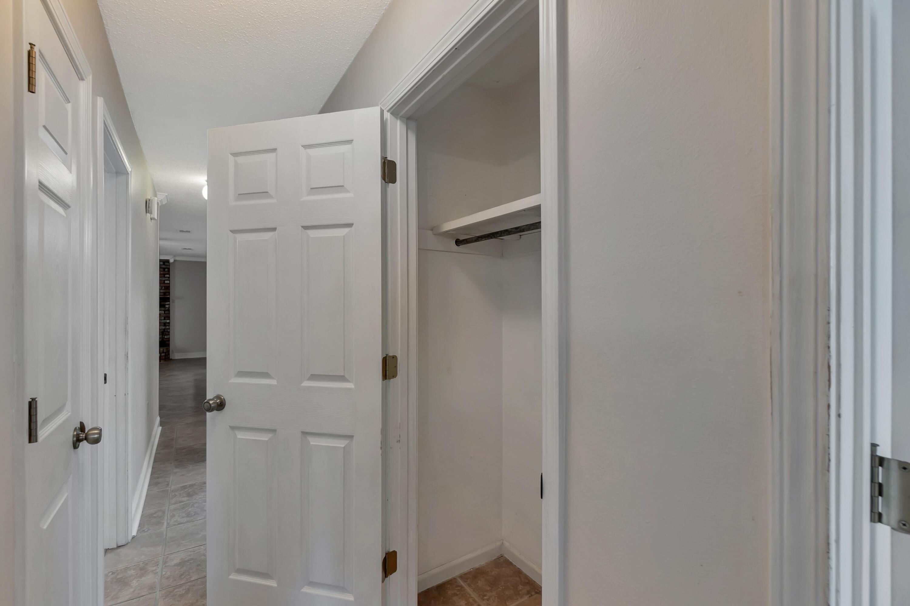 8 W Casa Loma Drive