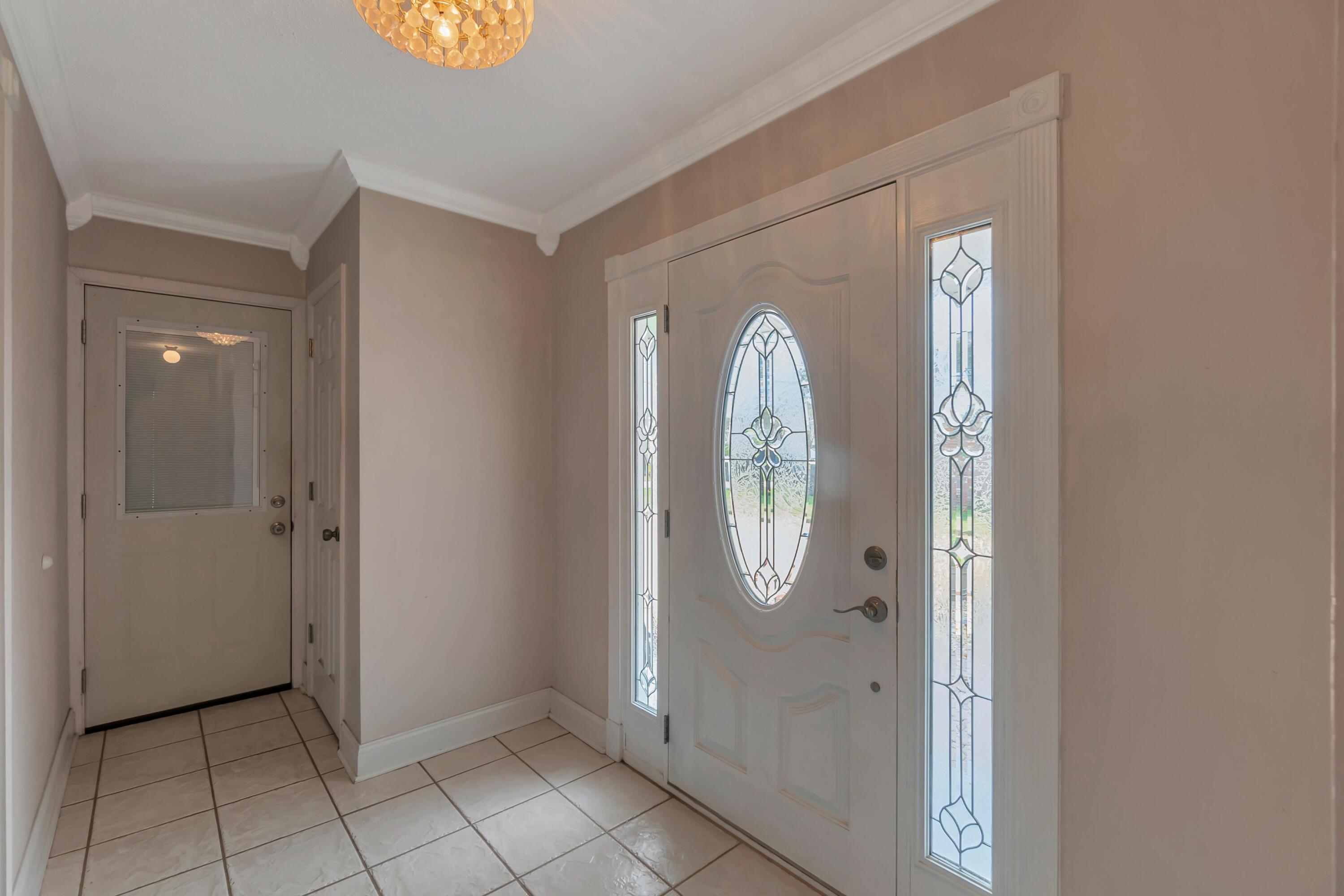 8 W Casa Loma Drive