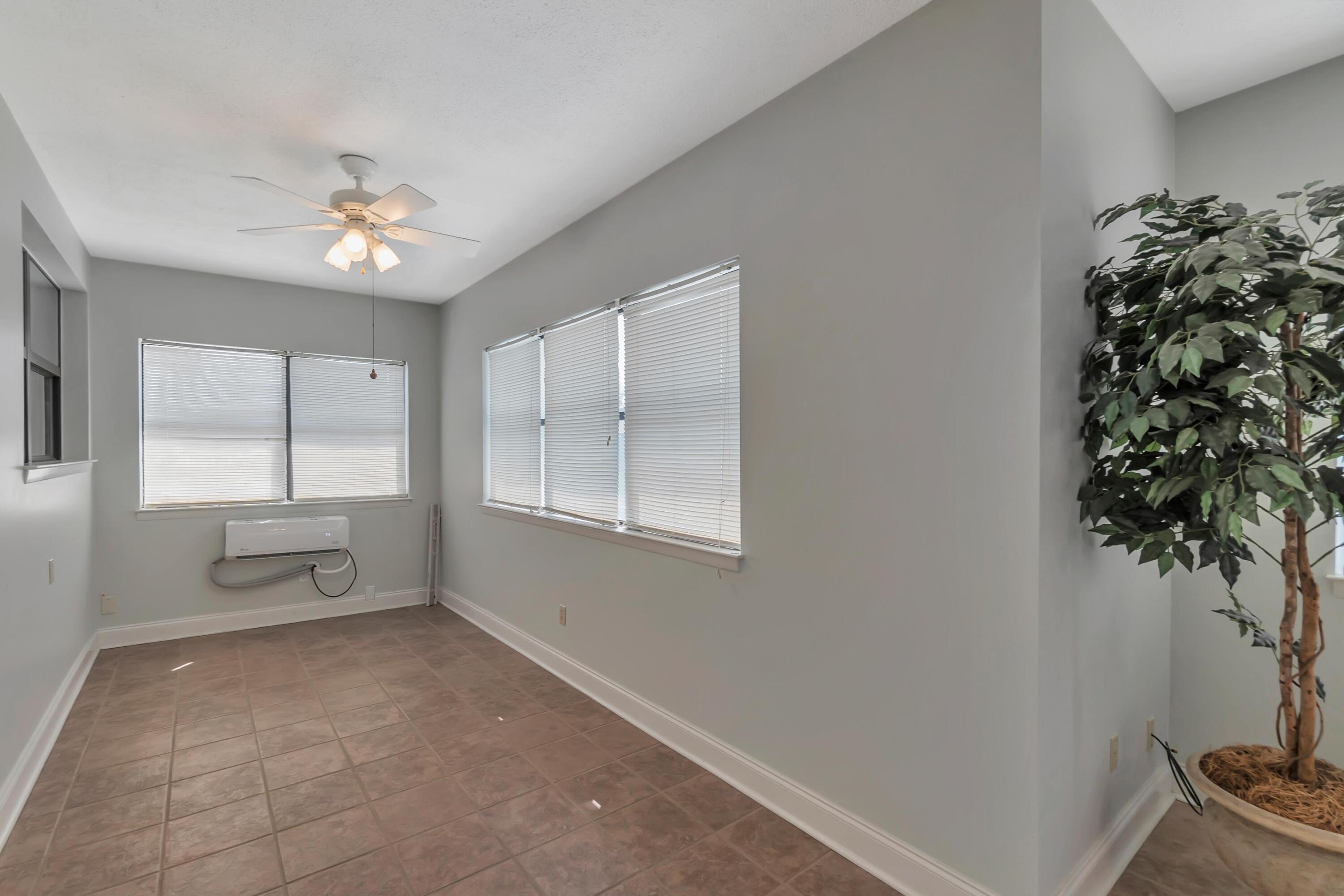 8 W Casa Loma Drive