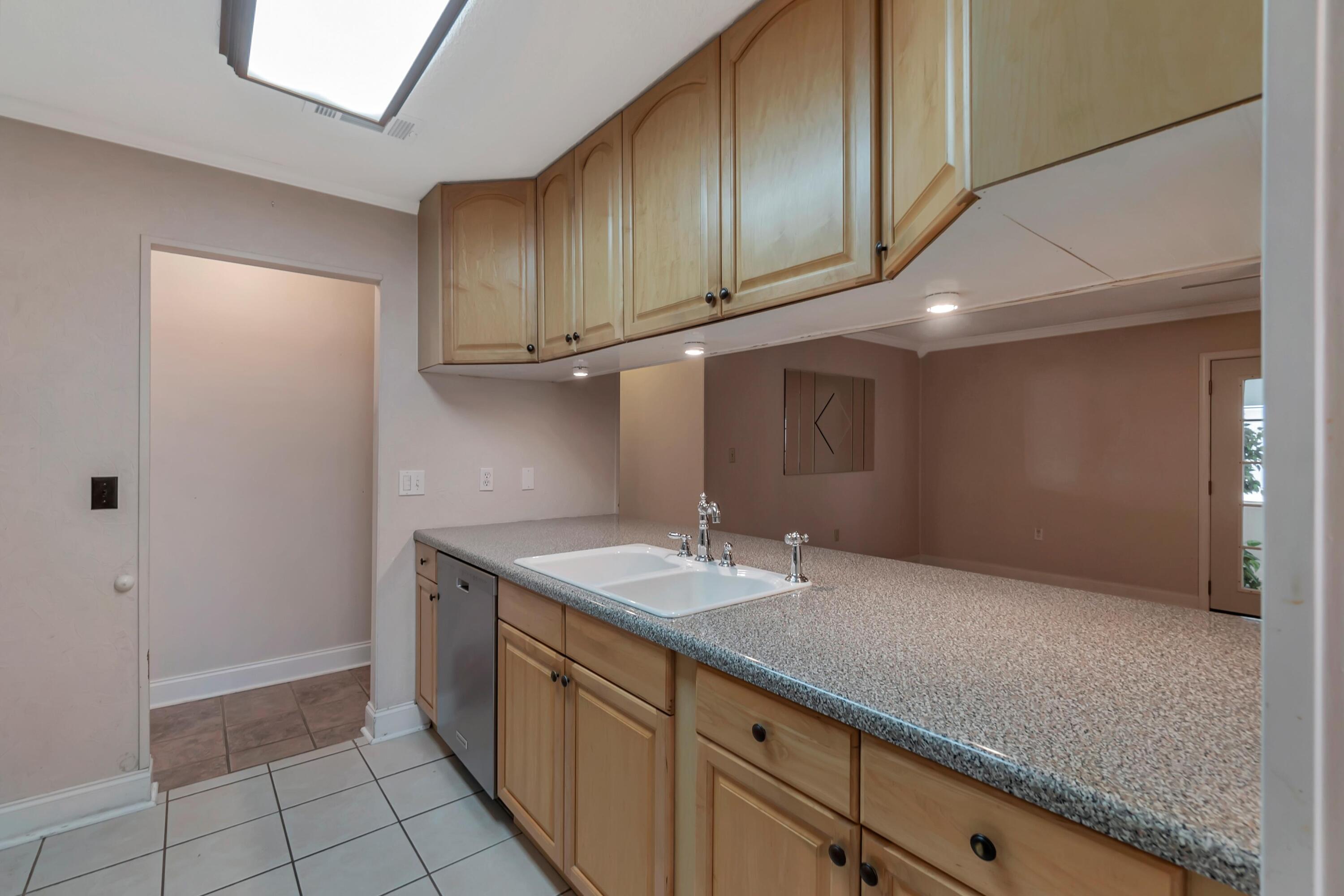 8 W Casa Loma Drive