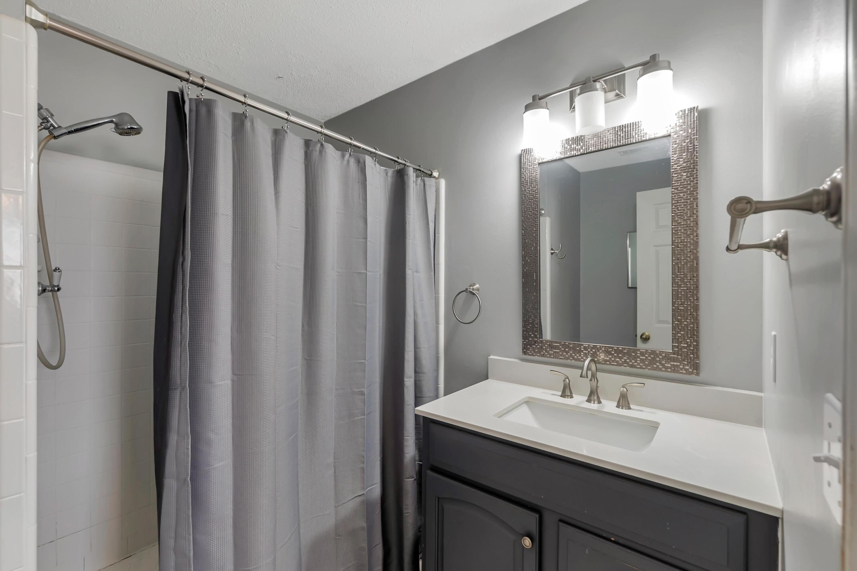 8 W Casa Loma Drive