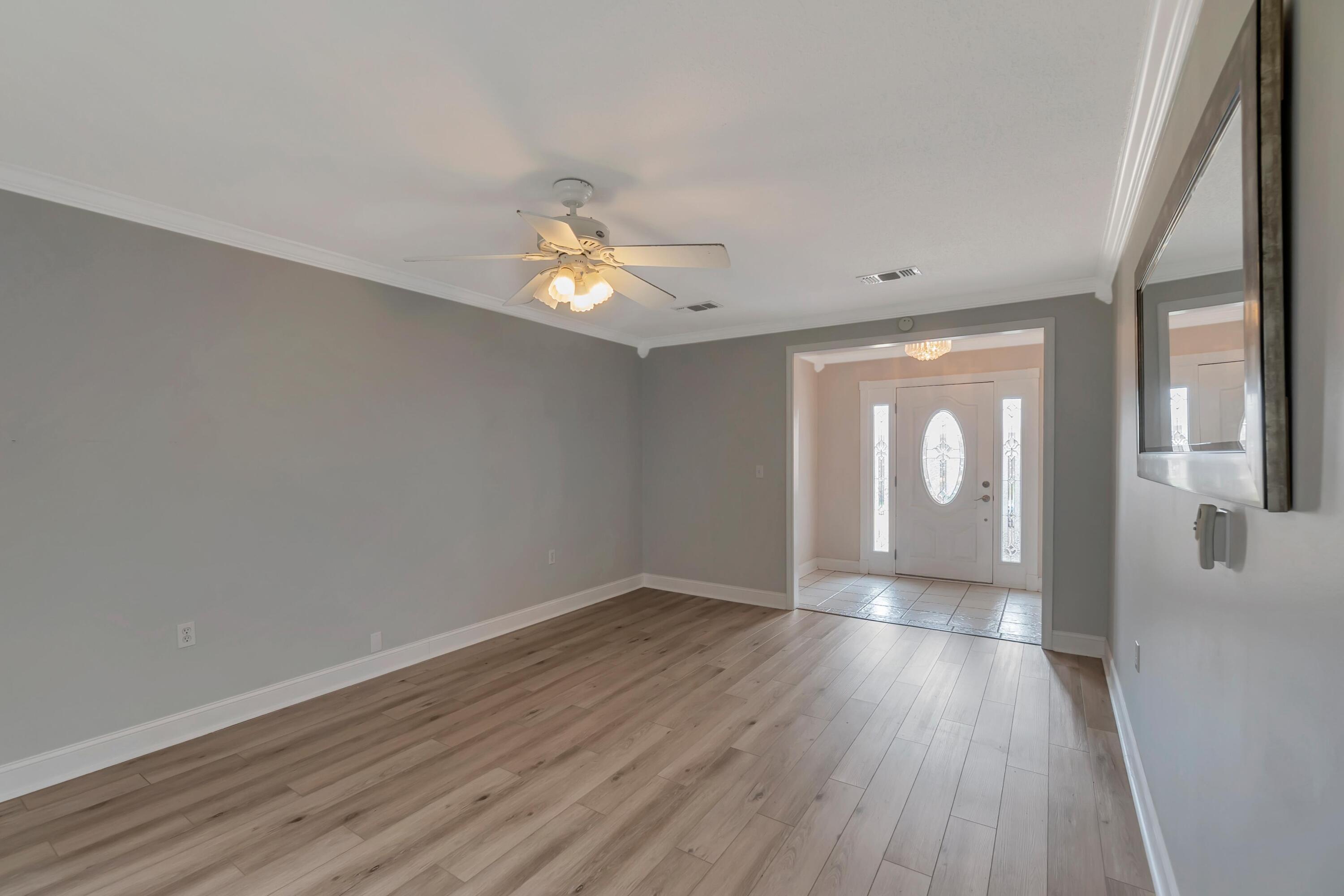 8 W Casa Loma Drive