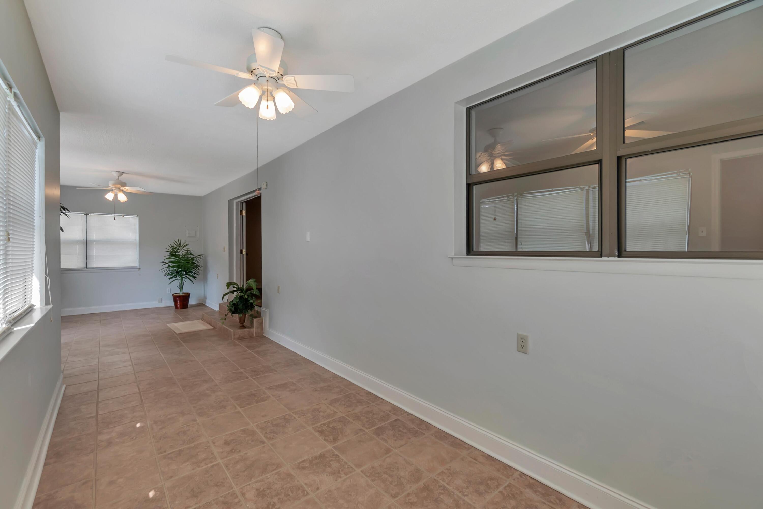 8 W Casa Loma Drive