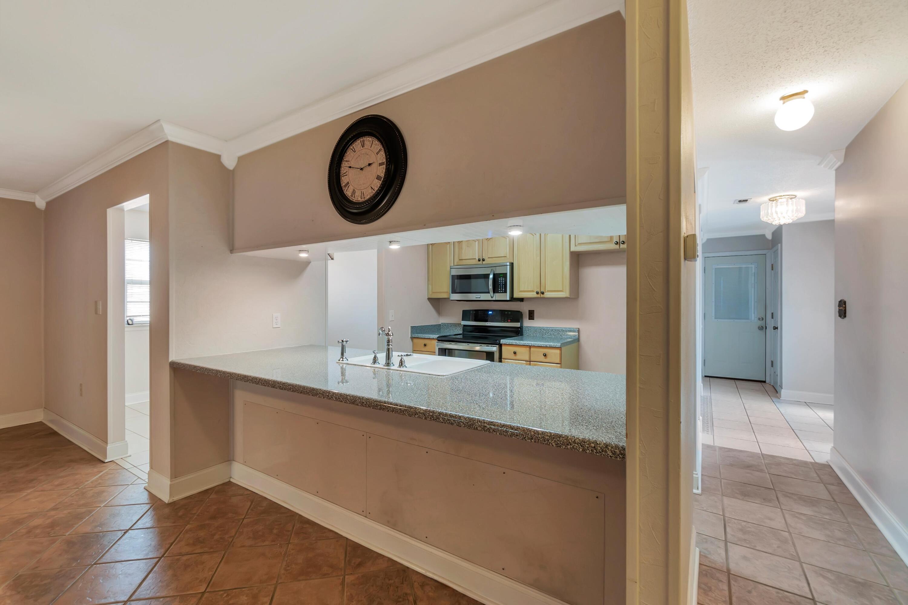 8 W Casa Loma Drive