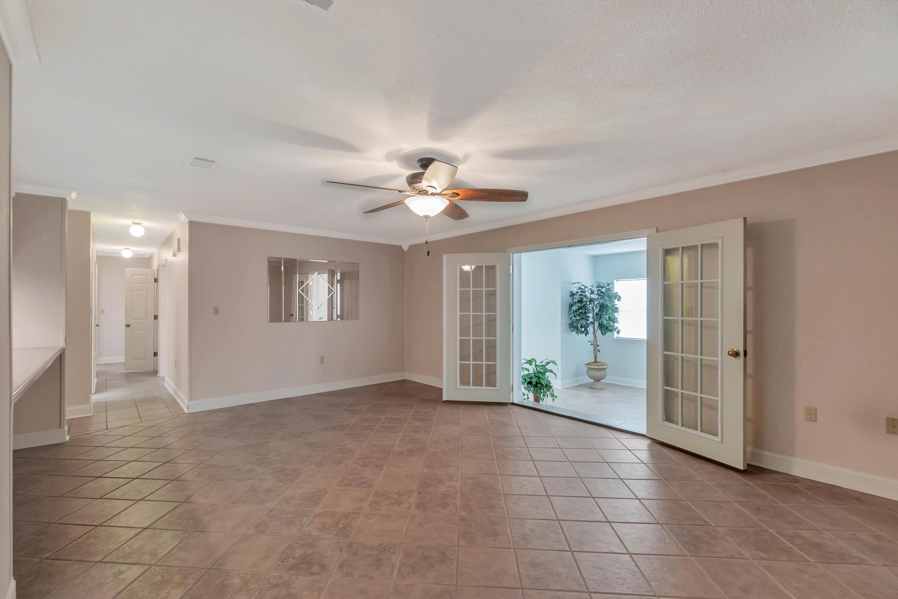 8 W Casa Loma Drive