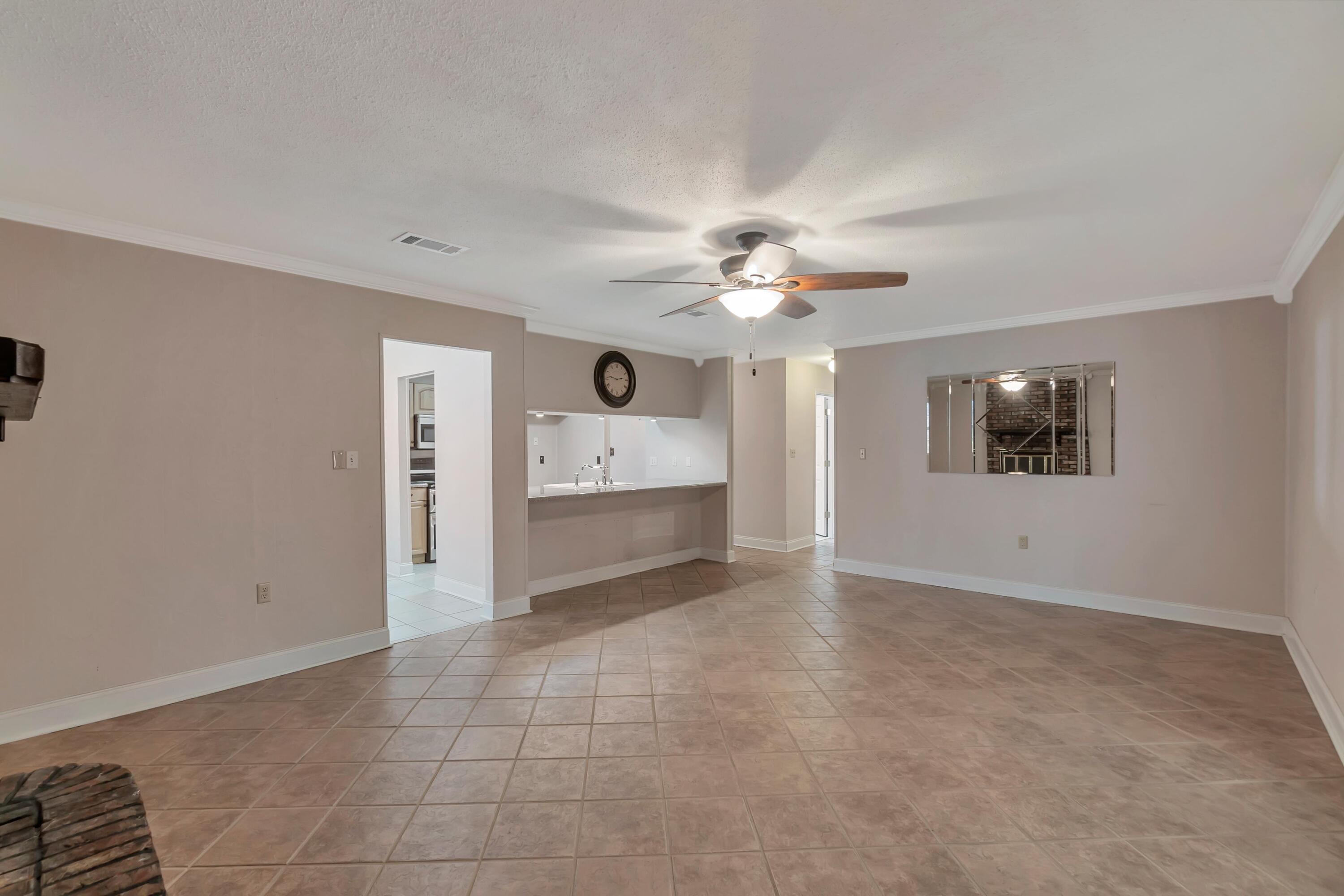 8 W Casa Loma Drive