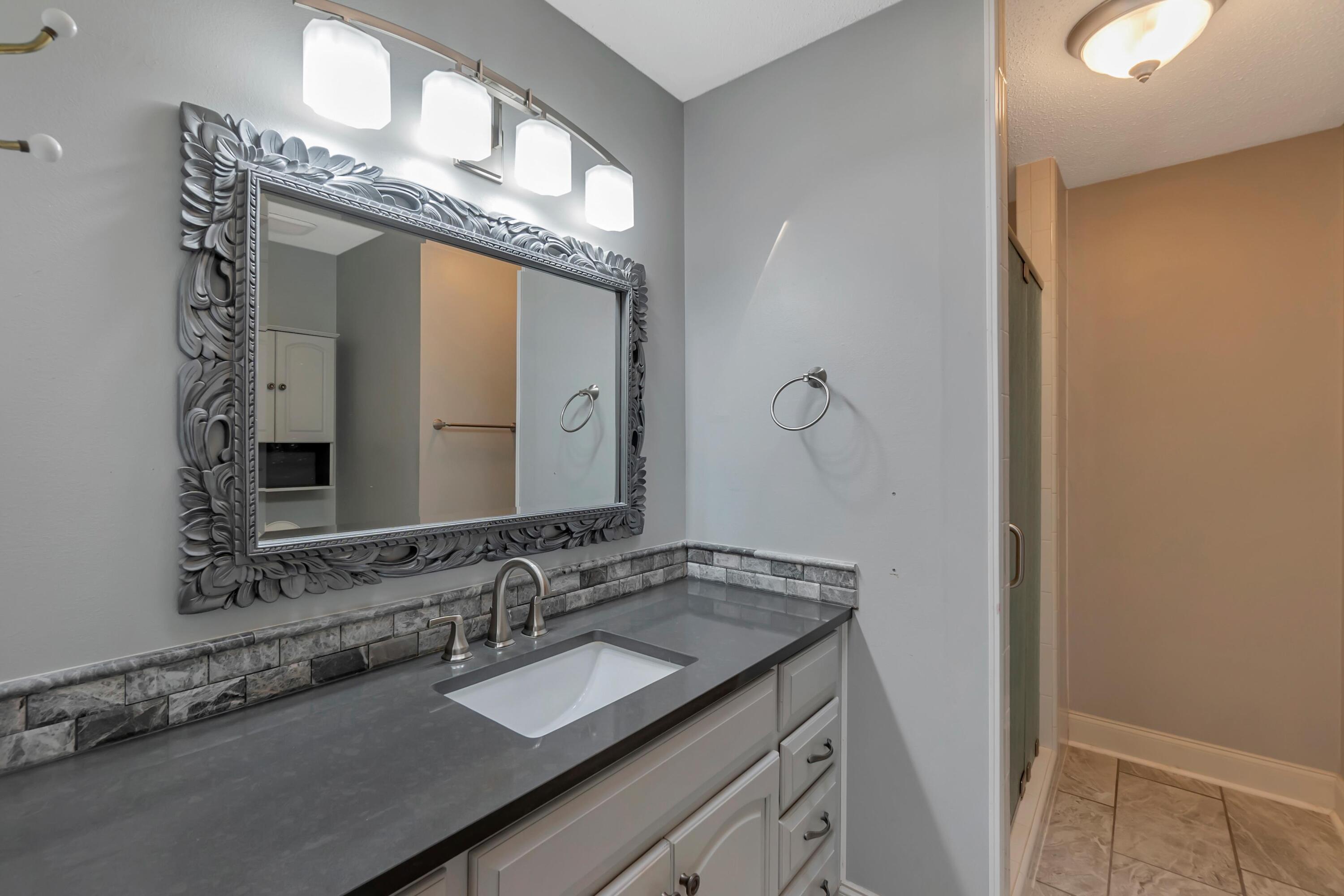 8 W Casa Loma Drive