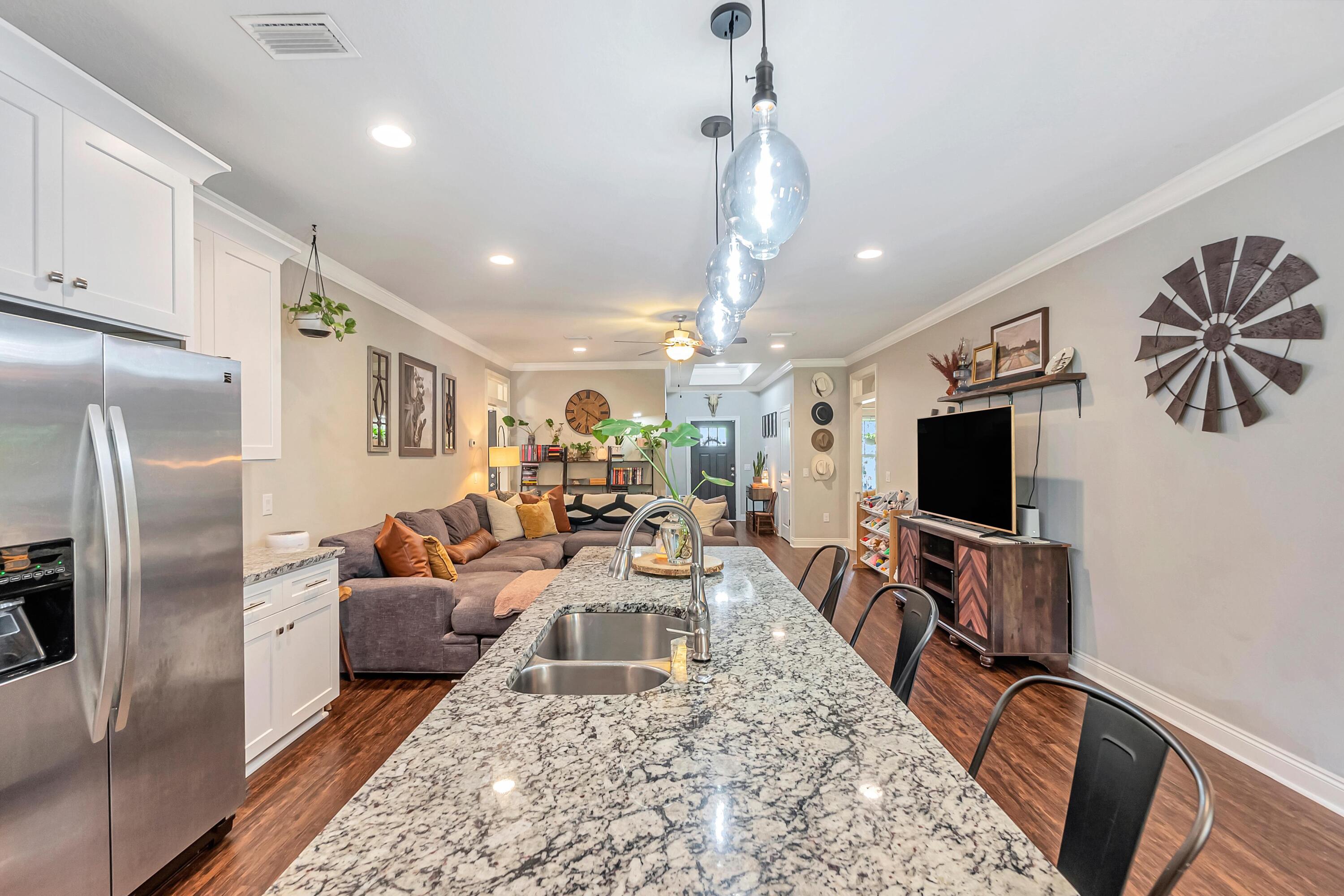 8372 Molina Street