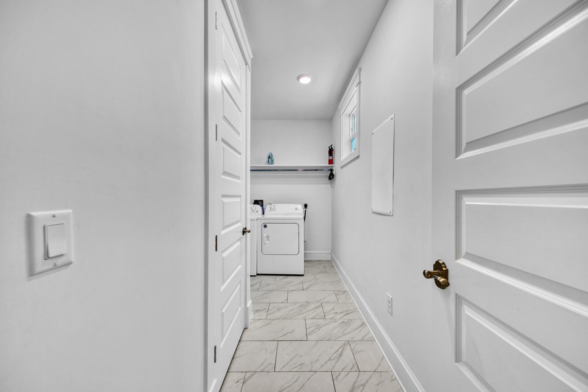 38 E Crabbing Hole Lane
