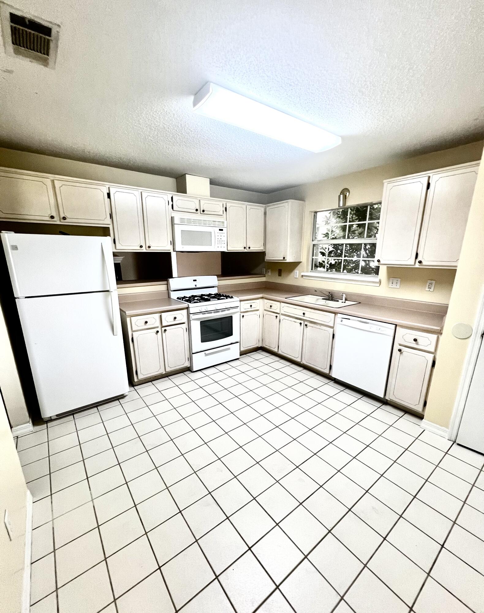 922 Lawton Court