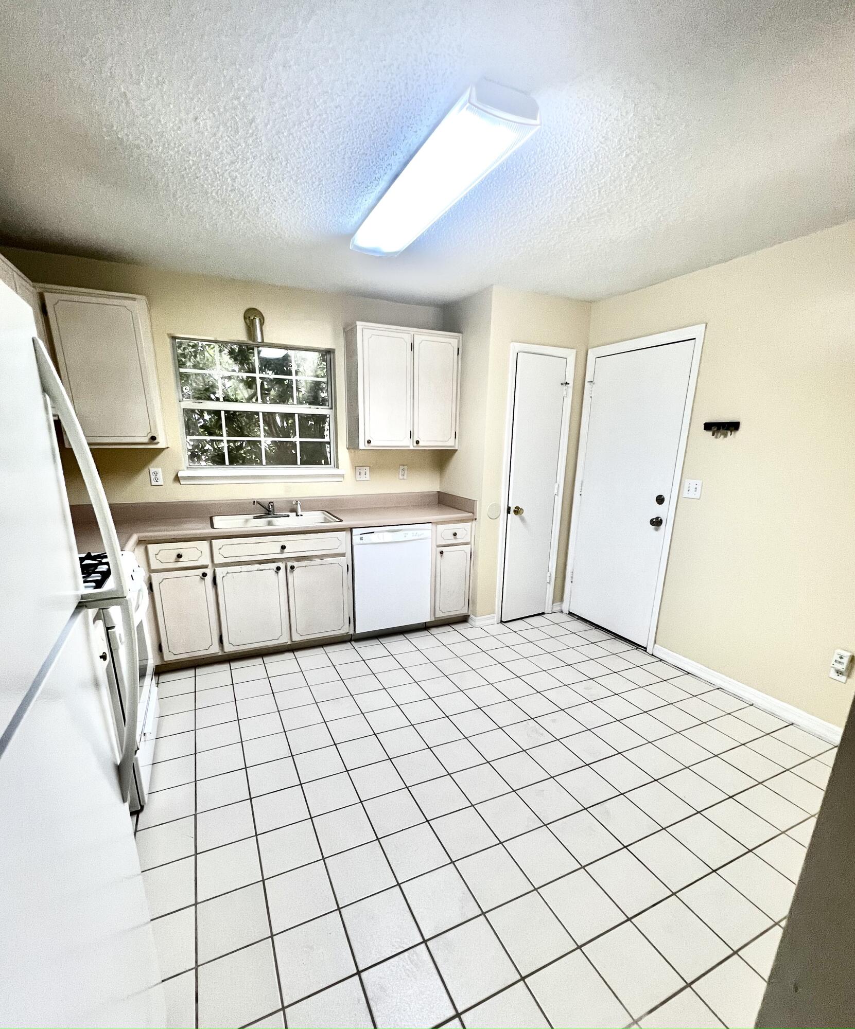 922 Lawton Court