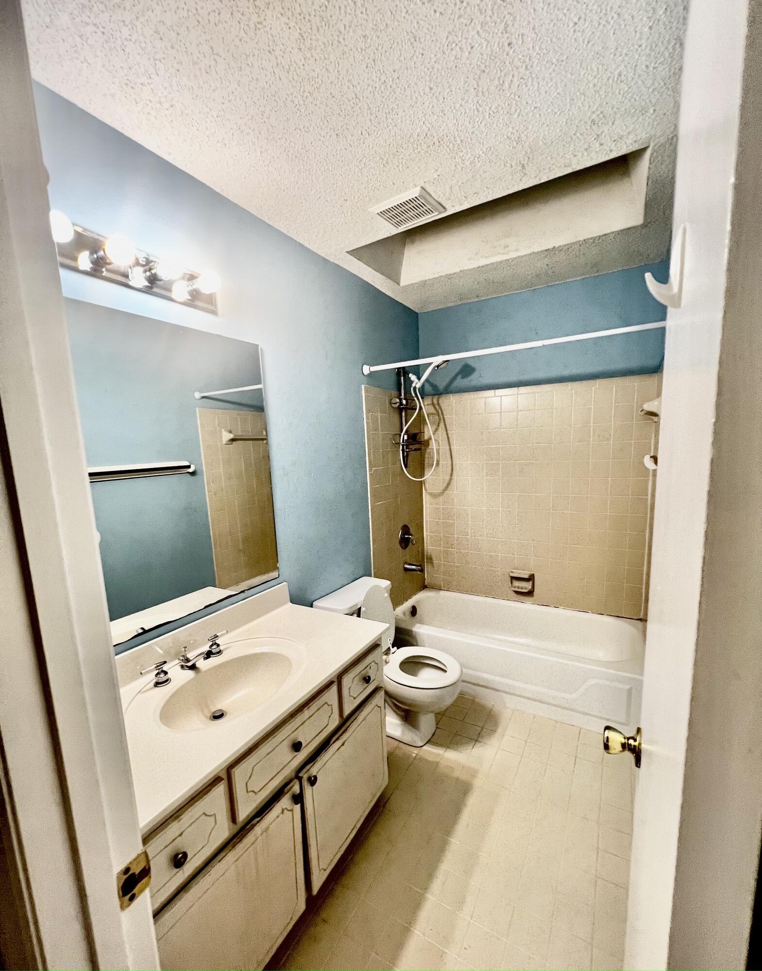 922 Lawton Court