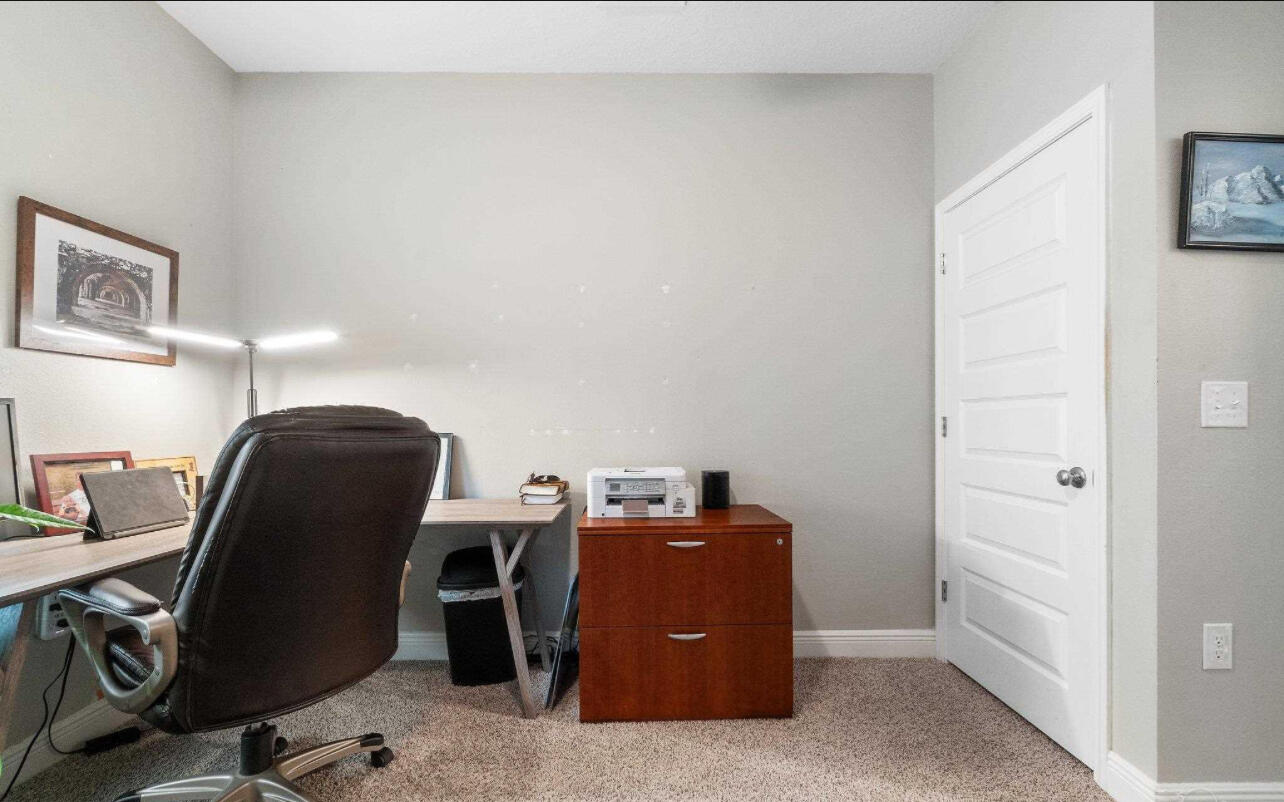 3858 Hawks Landing Circle