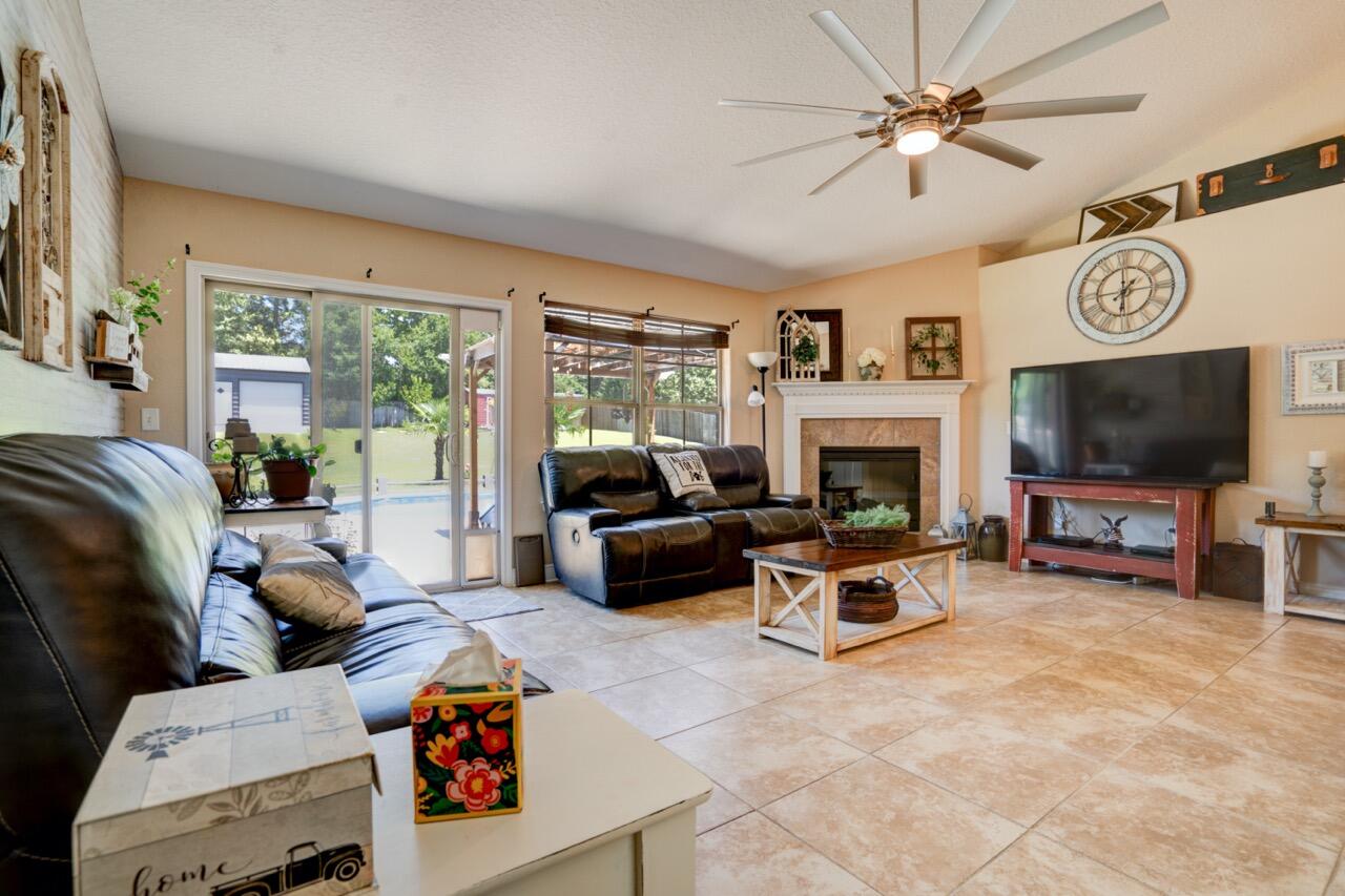 6191 Hummingbird Lane