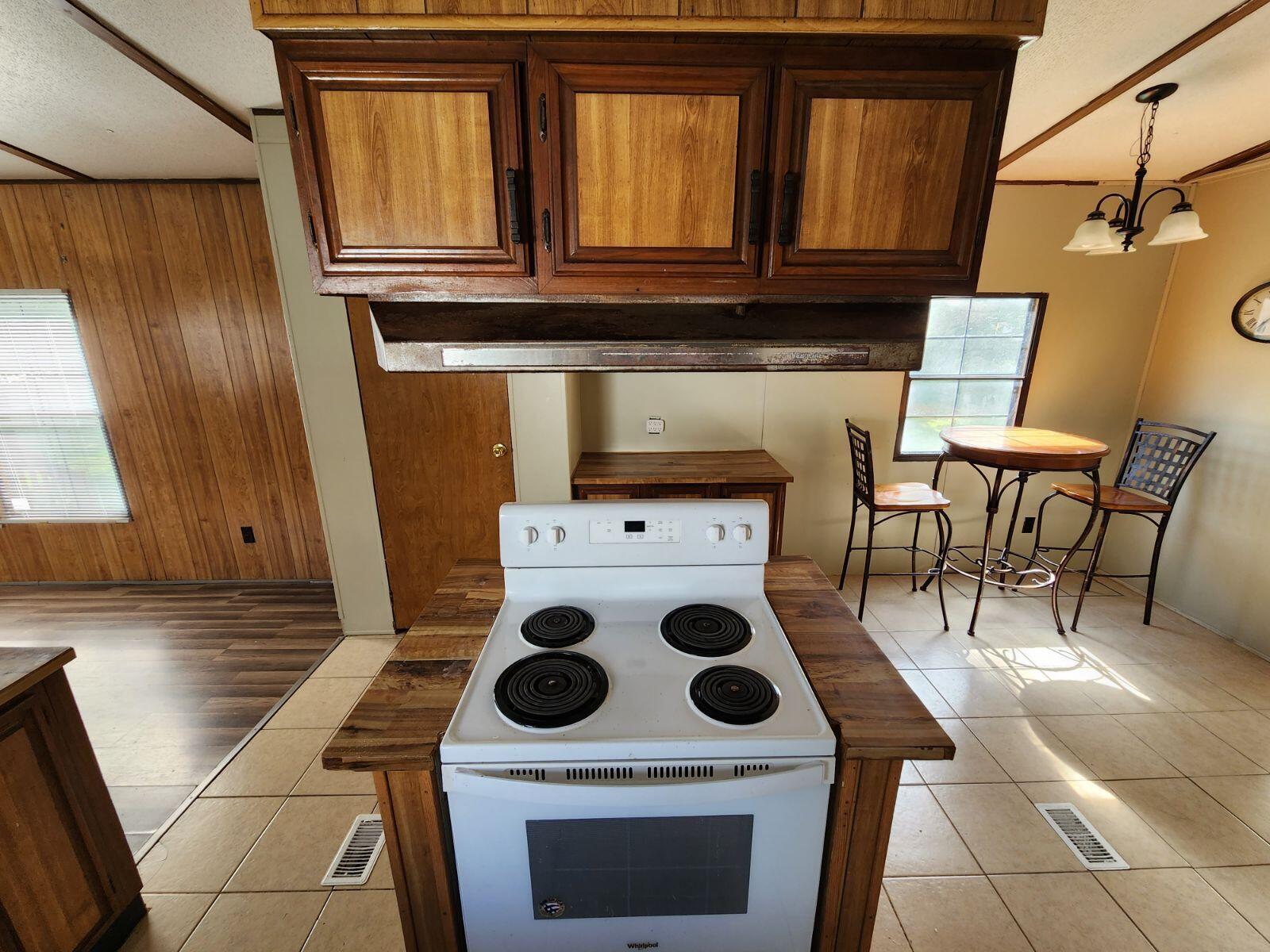 514 W Royal Palm Avenue, DeFuniak Springs