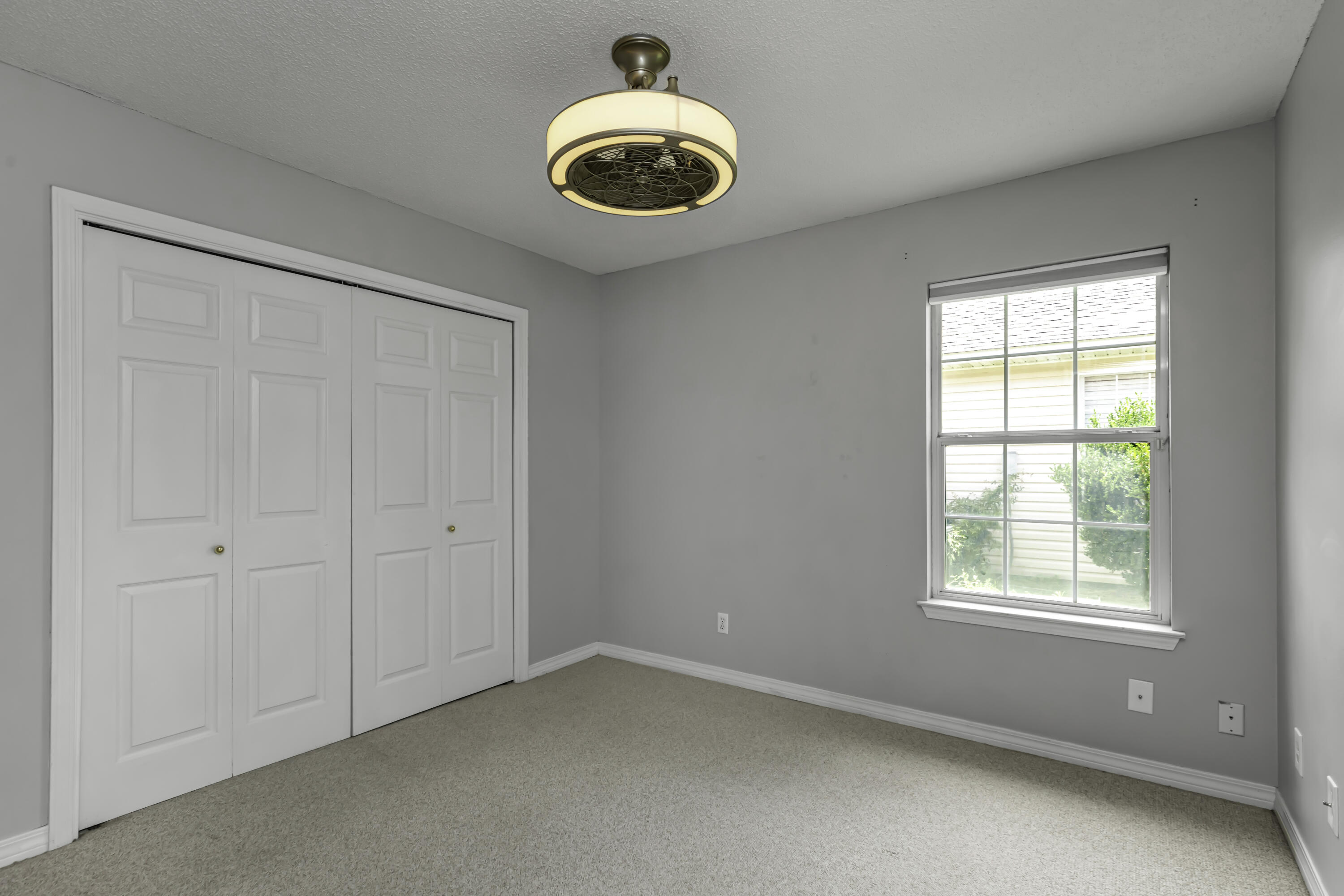1277 Laura Lane
