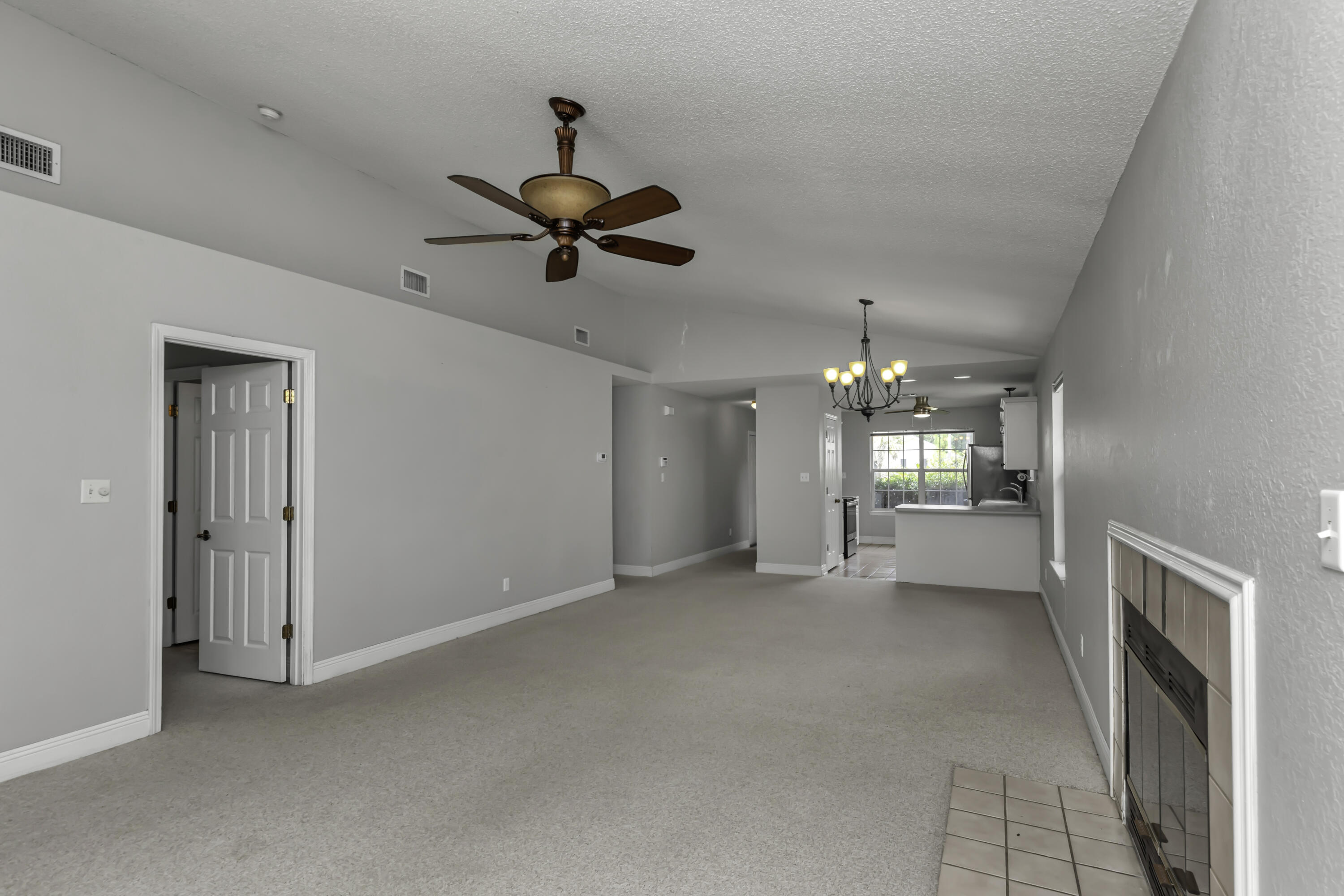 1277 Laura Lane
