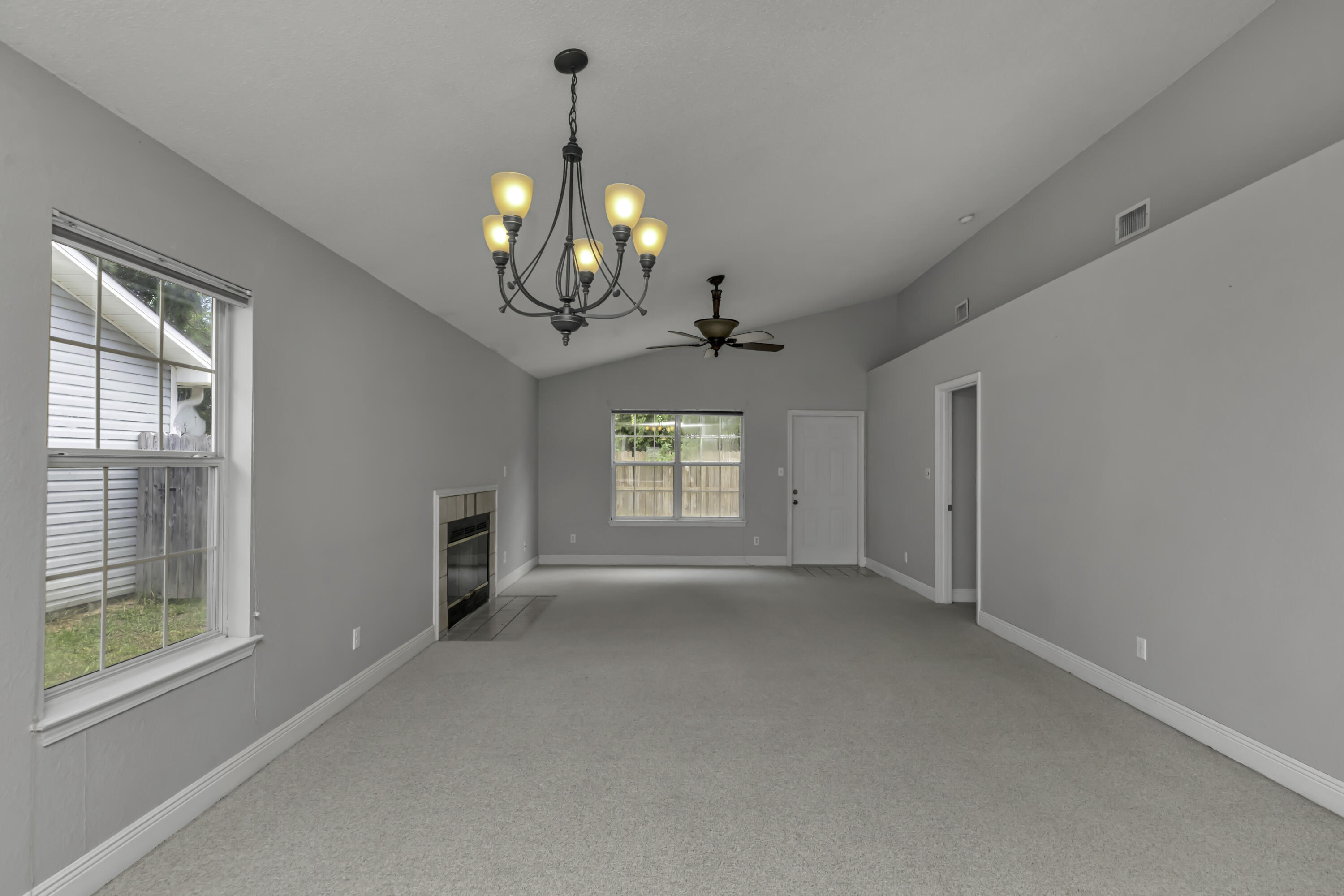1277 Laura Lane