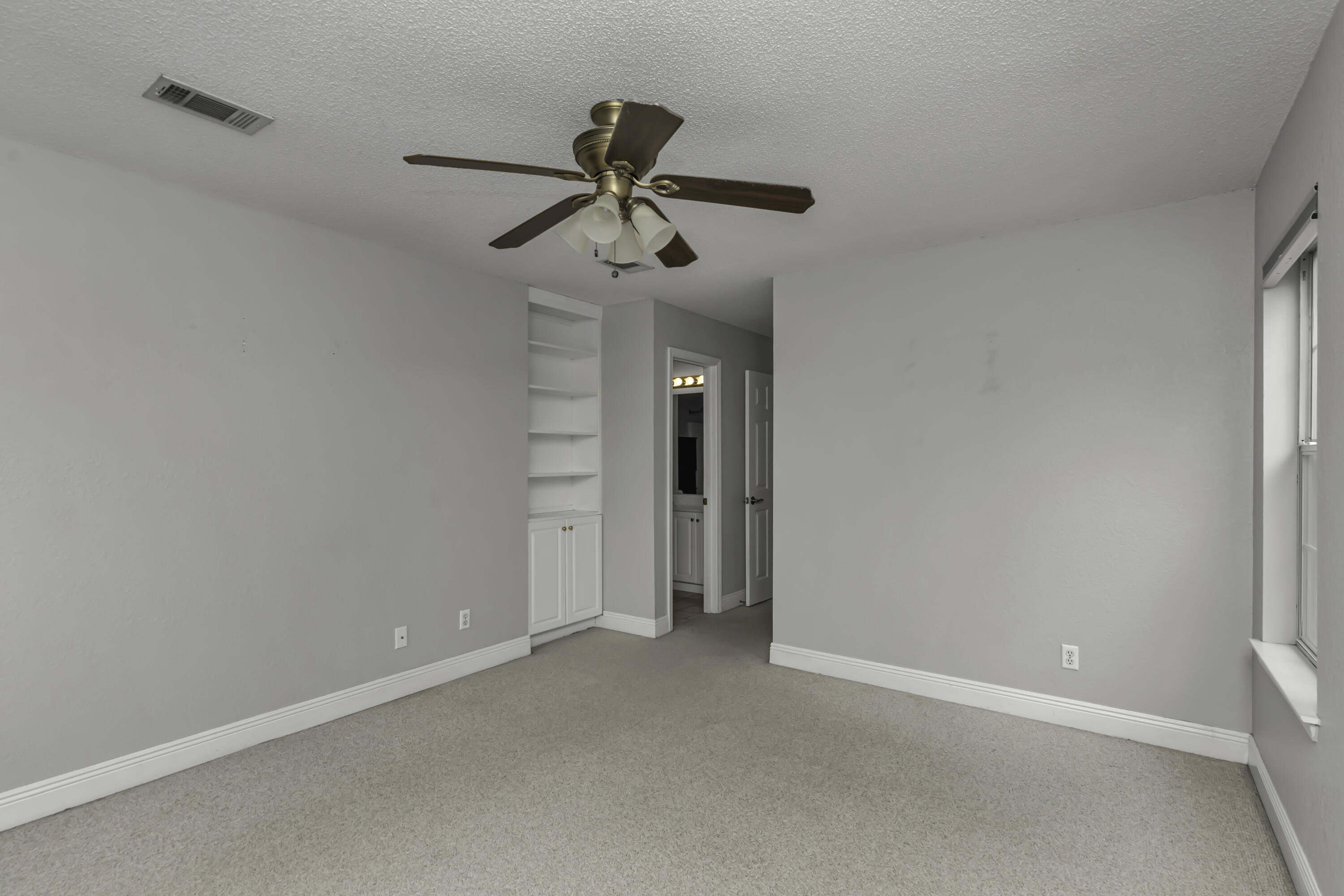 1277 Laura Lane